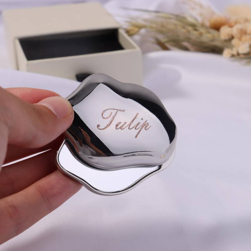 Personalized Hand Engraved Compact Mirror | Wedding Party Favor, Custom Bridesmaid Gift, Heart Cloud Pocket For Her von Etsy - Ulseno