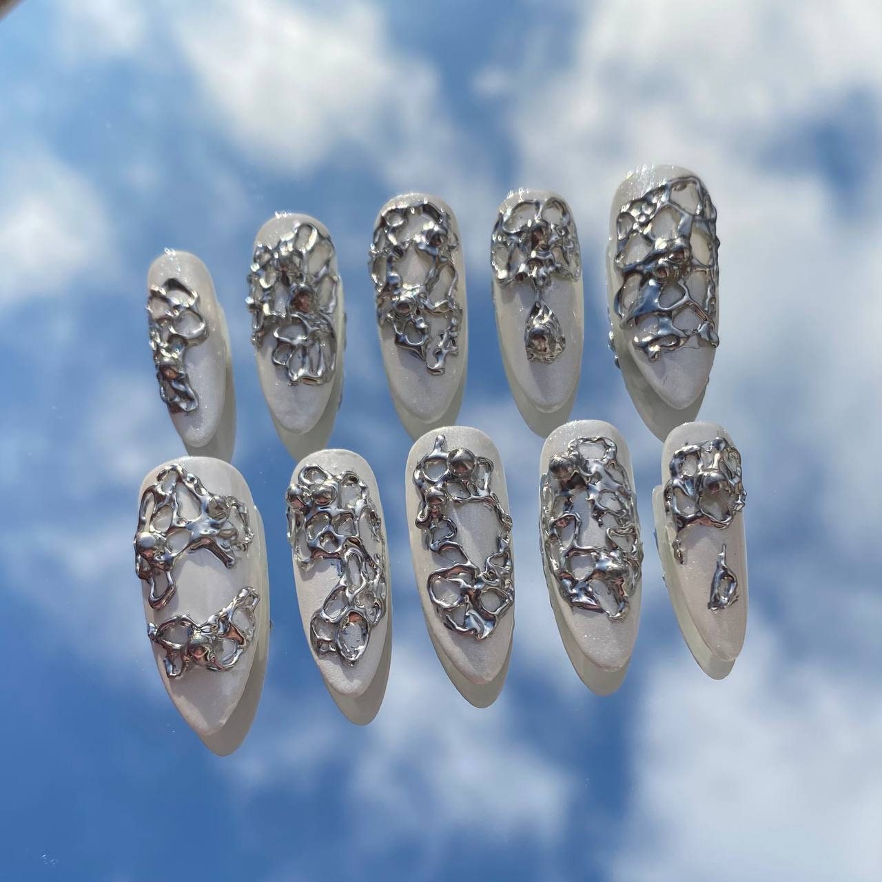 Y2K 3D Chrome Press-On Nails , Shimmery White With Silver Pattern Y2K 3D Chrome Press-On Nails , Shimmery White With Silver Pattern von Etsy - Unhealthi