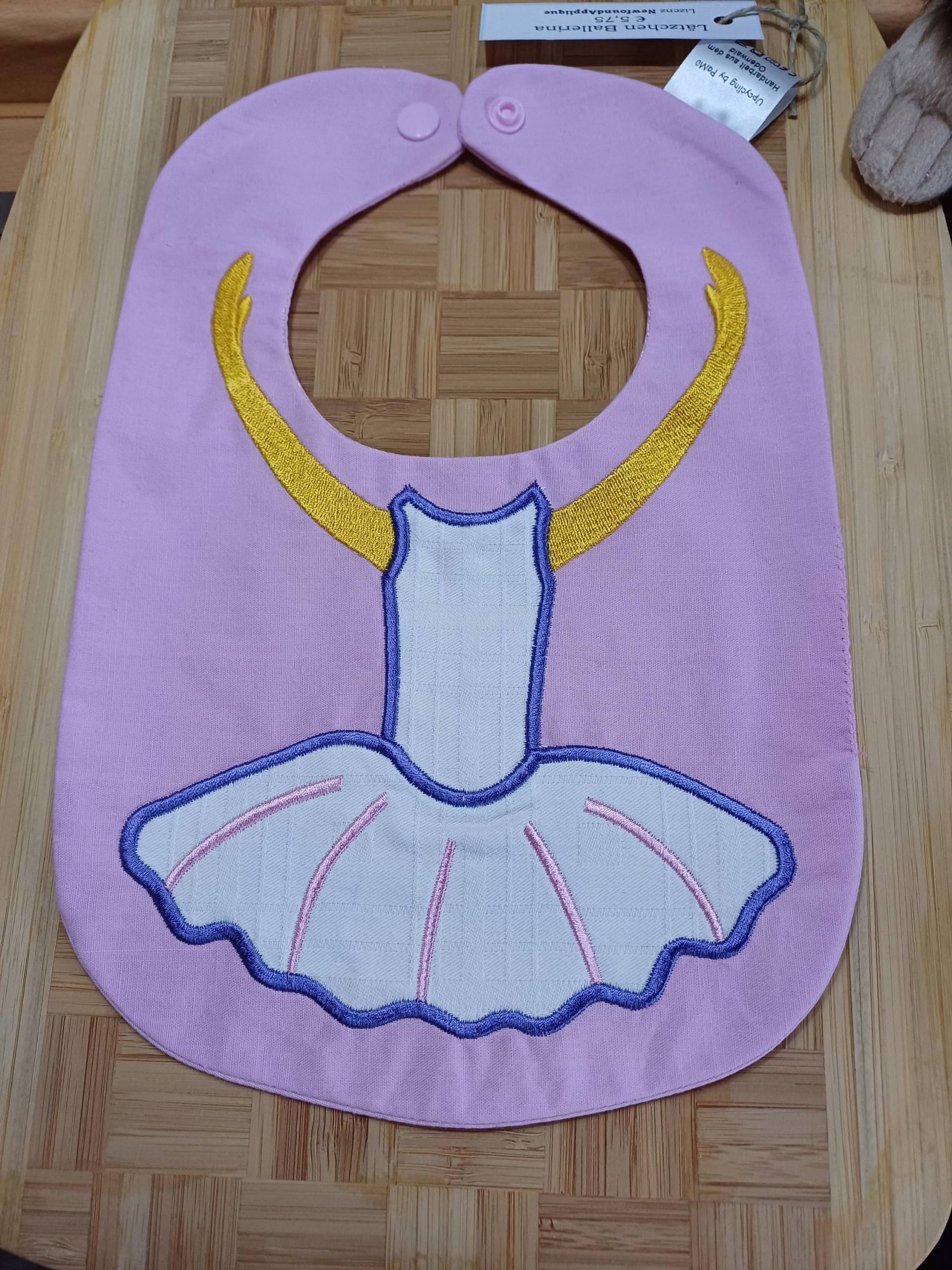 Babylätzchen "Ballerina" Bestickt - Rosa/Weiß Upcycling Unikat Handarbeit #111 Babylätzchen "Ballerina" Bestickt - Rosa/Weiß Upcycling Unikat Handarbeit #111 von Etsy - UpcyclingbyPaMue