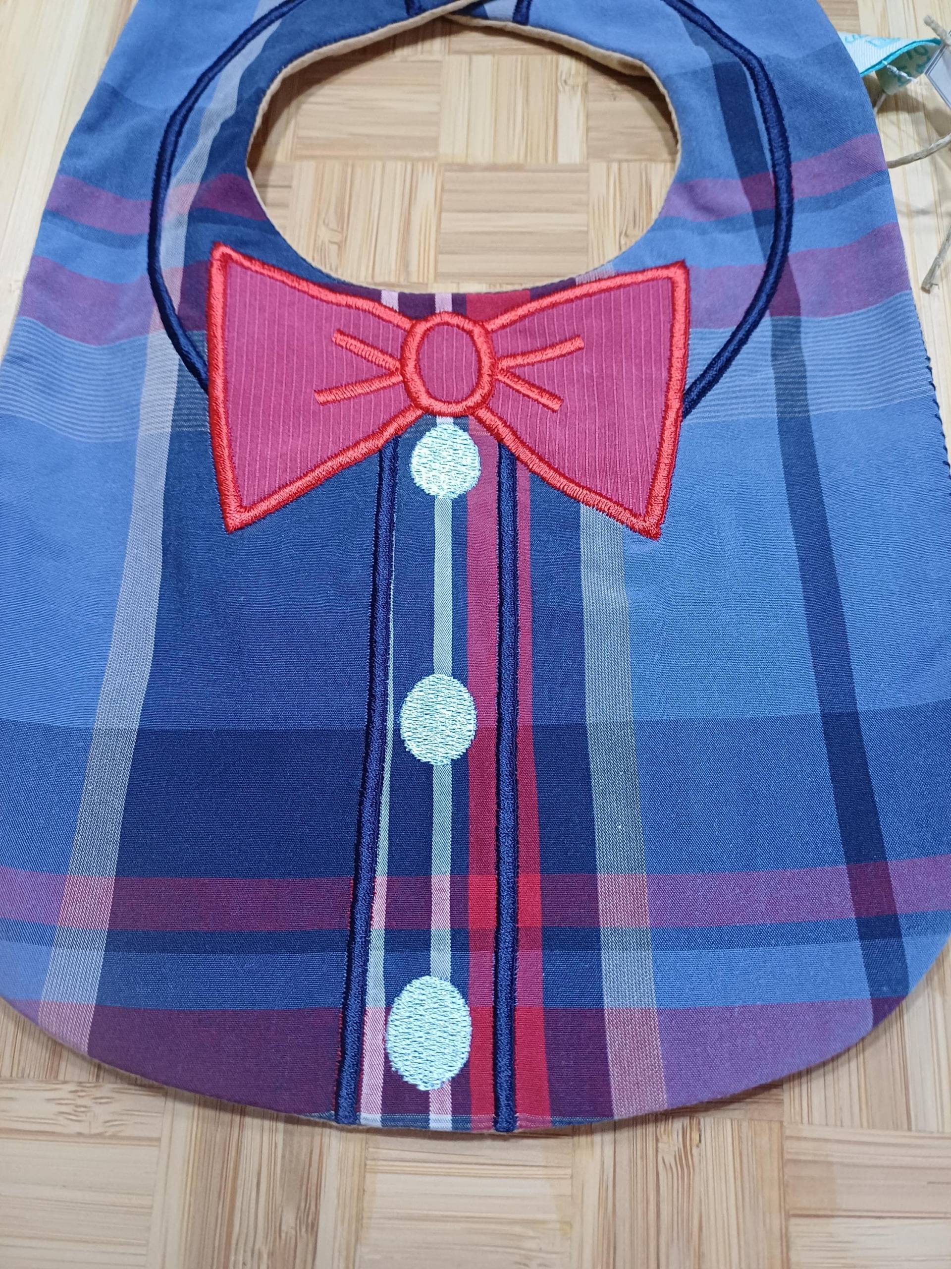 Babylätzchen "Hemd Mit Fliege" Bestickt - Blau/Rot Upcycling Unikat Handarbeit #112 Babylätzchen "Hemd Mit Fliege" Bestickt - Blau/Rot Upcycling Unikat Handarbeit #112 von Etsy - UpcyclingbyPaMue