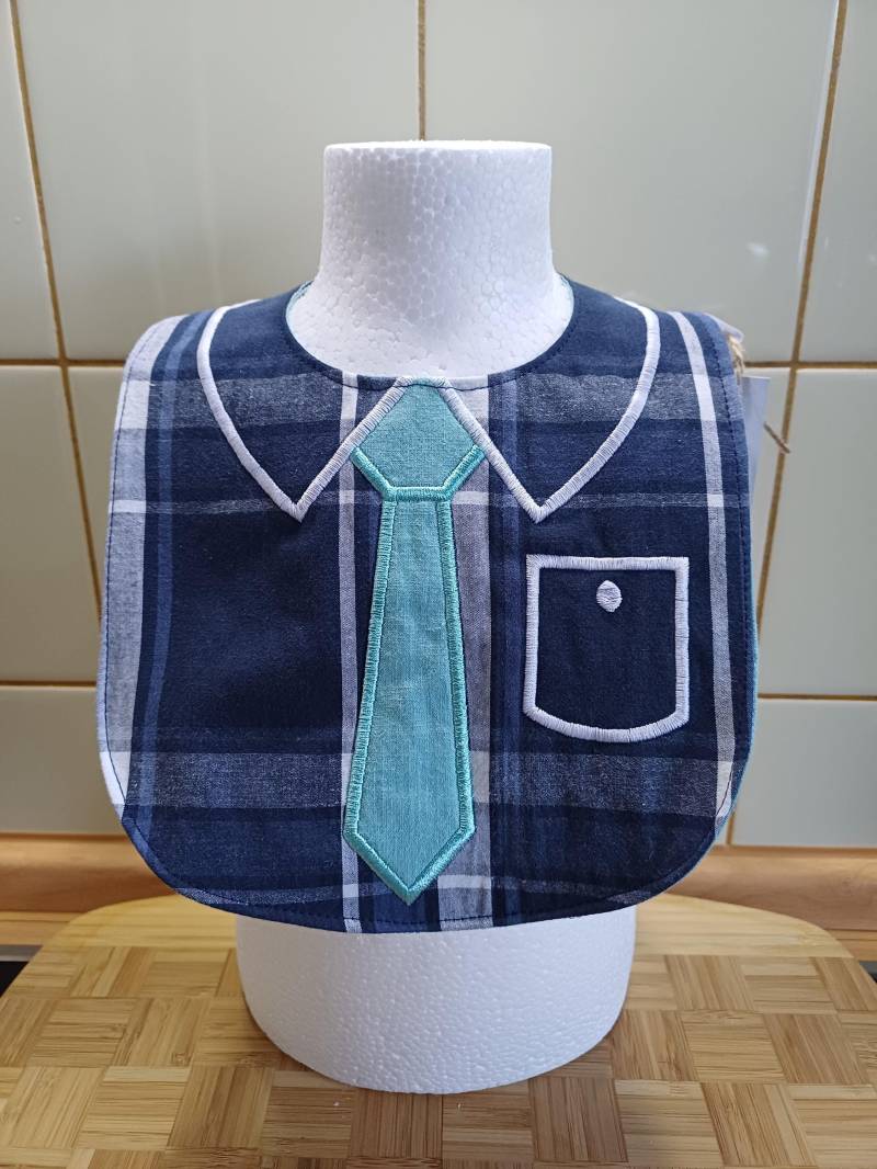 Babylätzchen "Hemd & Krawatte" Bestickt - Blau/Türkis Upcycling Unikat Handarbeit #748 von Etsy - UpcyclingbyPaMue