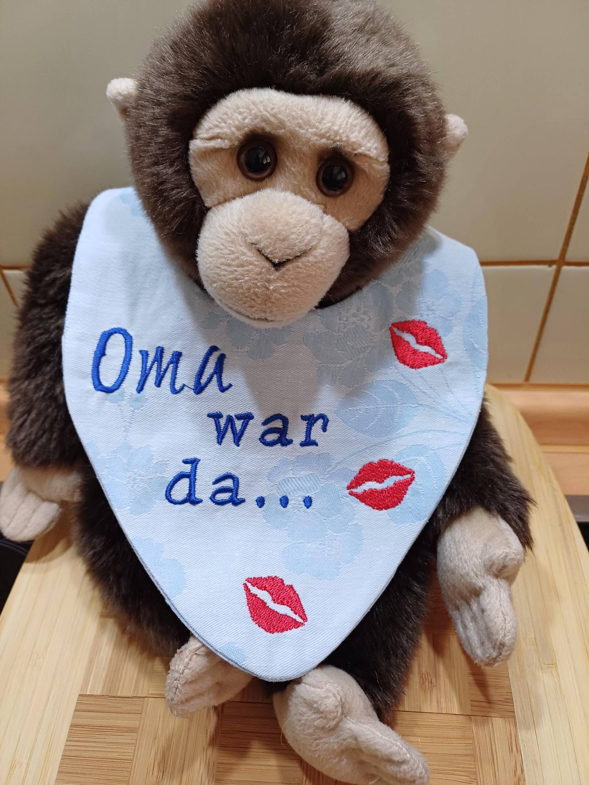 Besticktes Sabberlätzchen/Halstuch Für Babys "Oma War Da" - Blau Upcycling Unikat Handarbeit #270 Besticktes Sabberlätzchen/Halstuch Für Babys "Oma War Da" - Blau Upcycling Unikat Handarbeit #270 von Etsy - UpcyclingbyPaMue