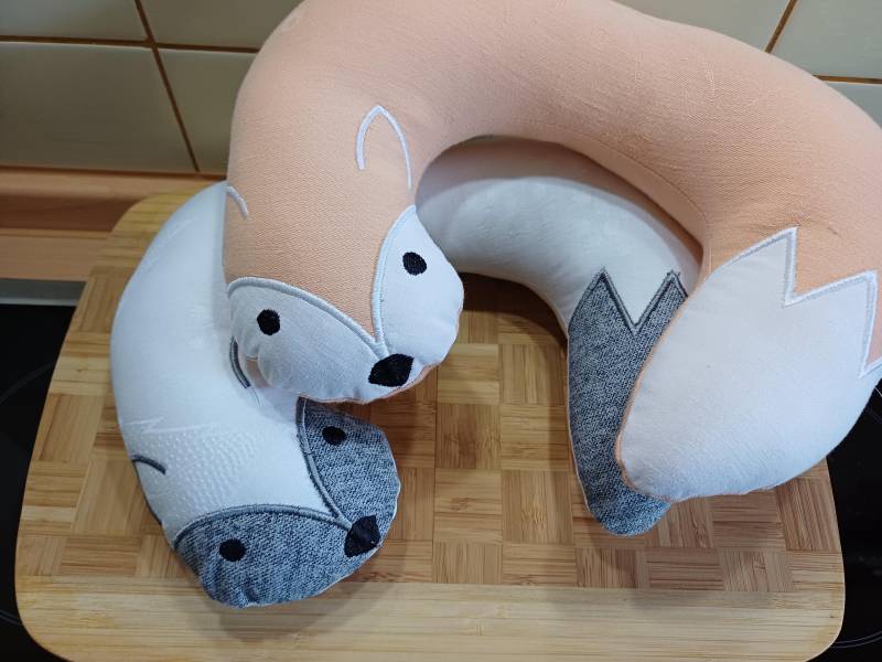 Nackenkissen "Fuchs" - Orange Oder Weiß Unikat Upcycling #577 von Etsy - UpcyclingbyPaMue