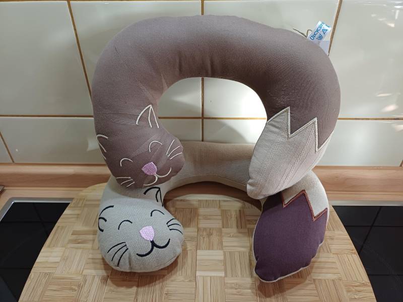 Nackenkissen "Katze" - Beige Oder Braun Unikat Upcycling #804 Nackenkissen "Katze" - Beige Oder Braun Unikat Upcycling #804 von Etsy - UpcyclingbyPaMue