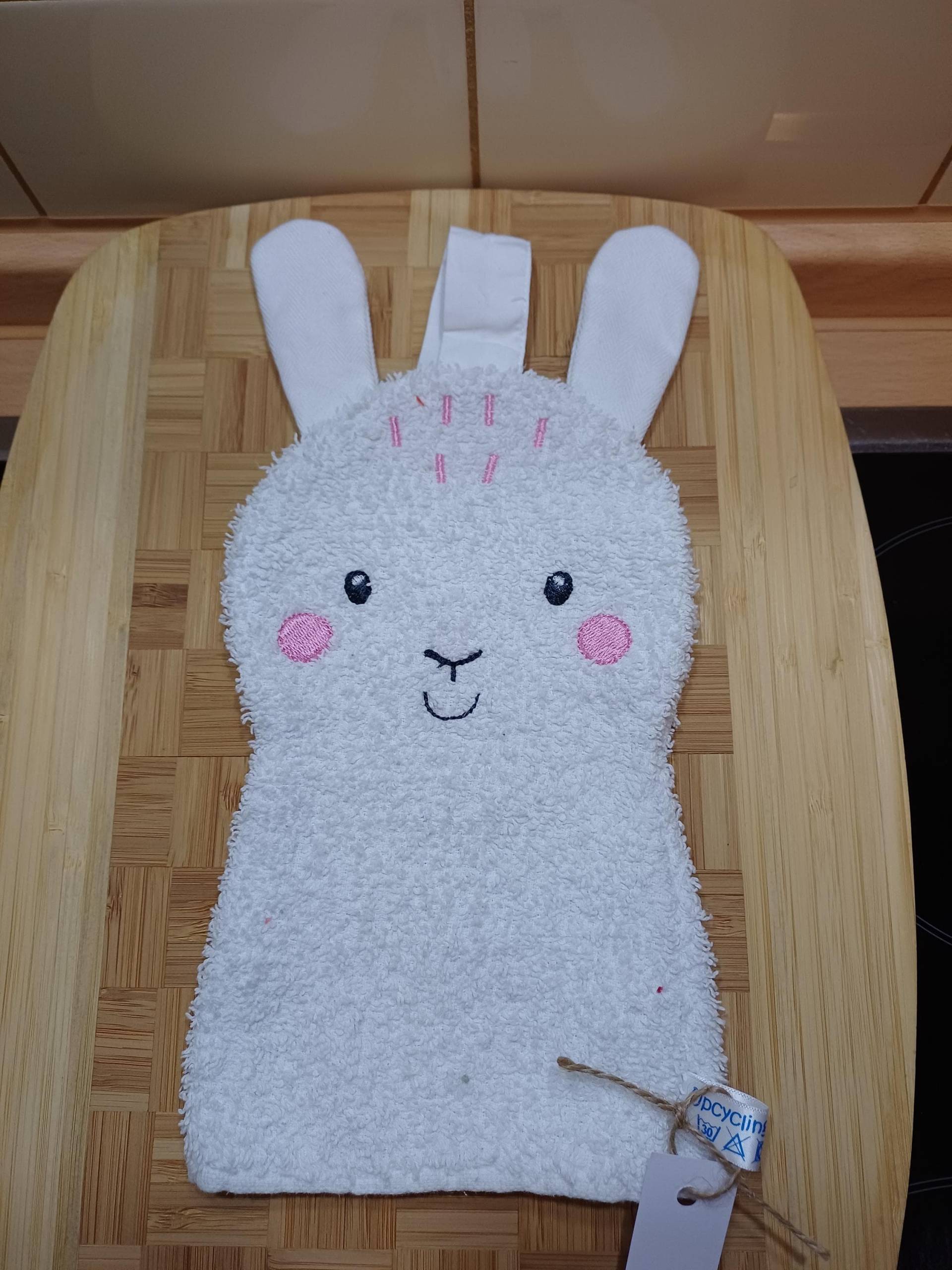Tier-Waschlappen Hase Weiß - Upcycling Unikat Handarbeit #687 von Etsy - UpcyclingbyPaMue