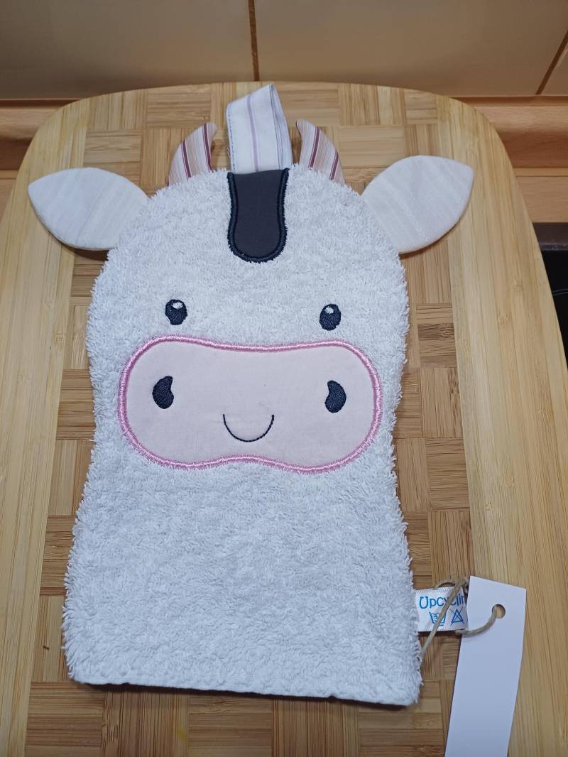 Tier-Waschlappen Kuh Weiß - Upcycling Unikat Handarbeit #517 Tier-Waschlappen Kuh Weiß - Upcycling Unikat Handarbeit #517 von Etsy - UpcyclingbyPaMue
