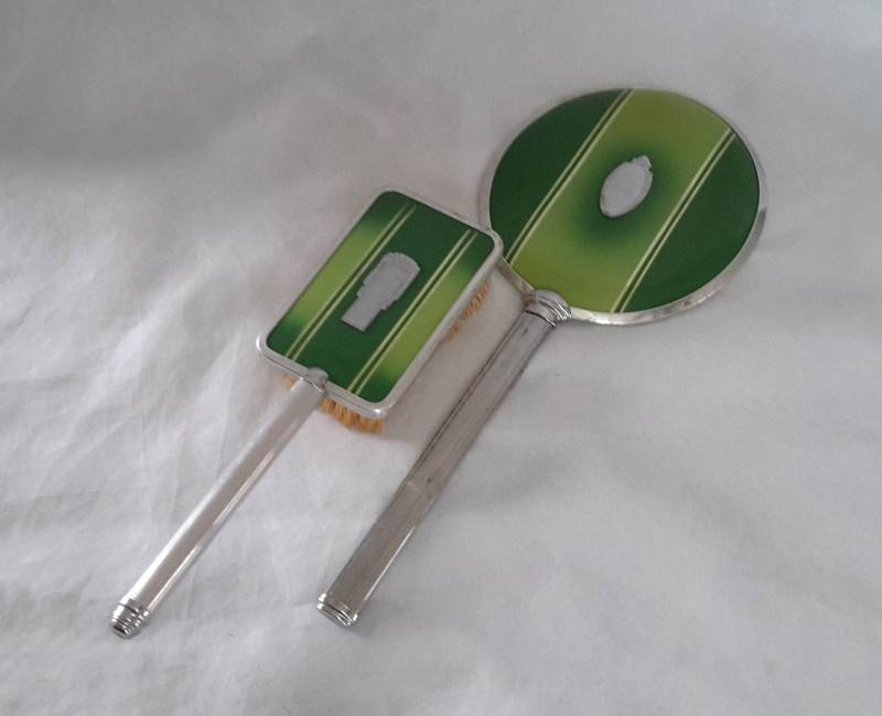 Vintage Art-Deco-Glam-Spiegel Und Bürsten-Set Wunderschöne Zweifarbige Grüne Emaille-Oberfläche Silberfarbene Zierleisten Gerippte Griffe Leere von Etsy - UpsideGroove