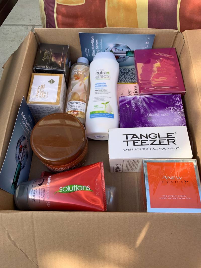 Geschenkset Für Frauen. Kosmetik. Edp, Körperpflege, Avon, Tangle Teezer, Neu, Ungeöffnet, Duschgel, Lidschattenpalette Usw von Etsy - UrsulasLaden