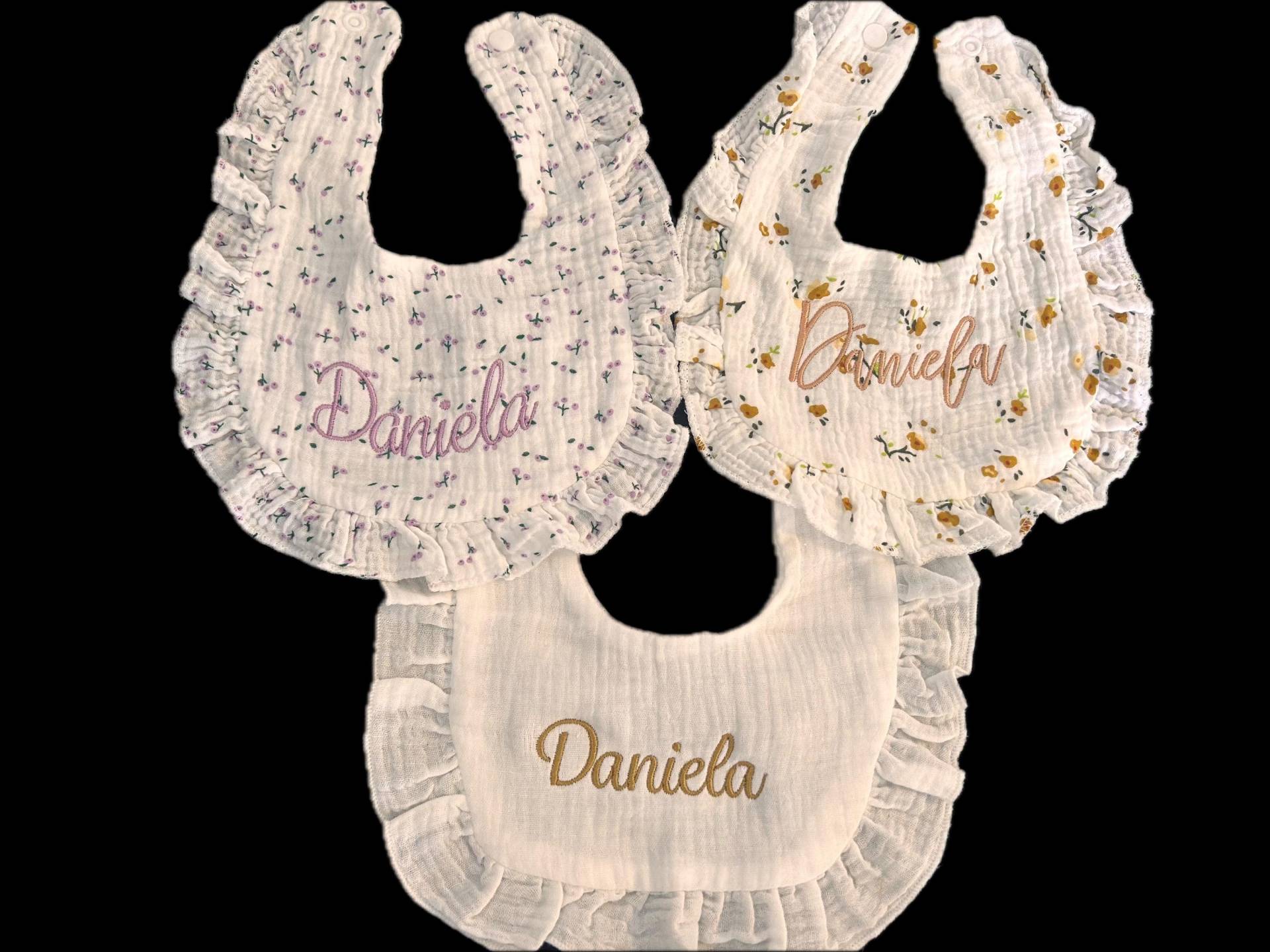 Personalisierte Musselin Baby Lätzchen | 100% Baumwolle von Etsy - VaiwaDesign