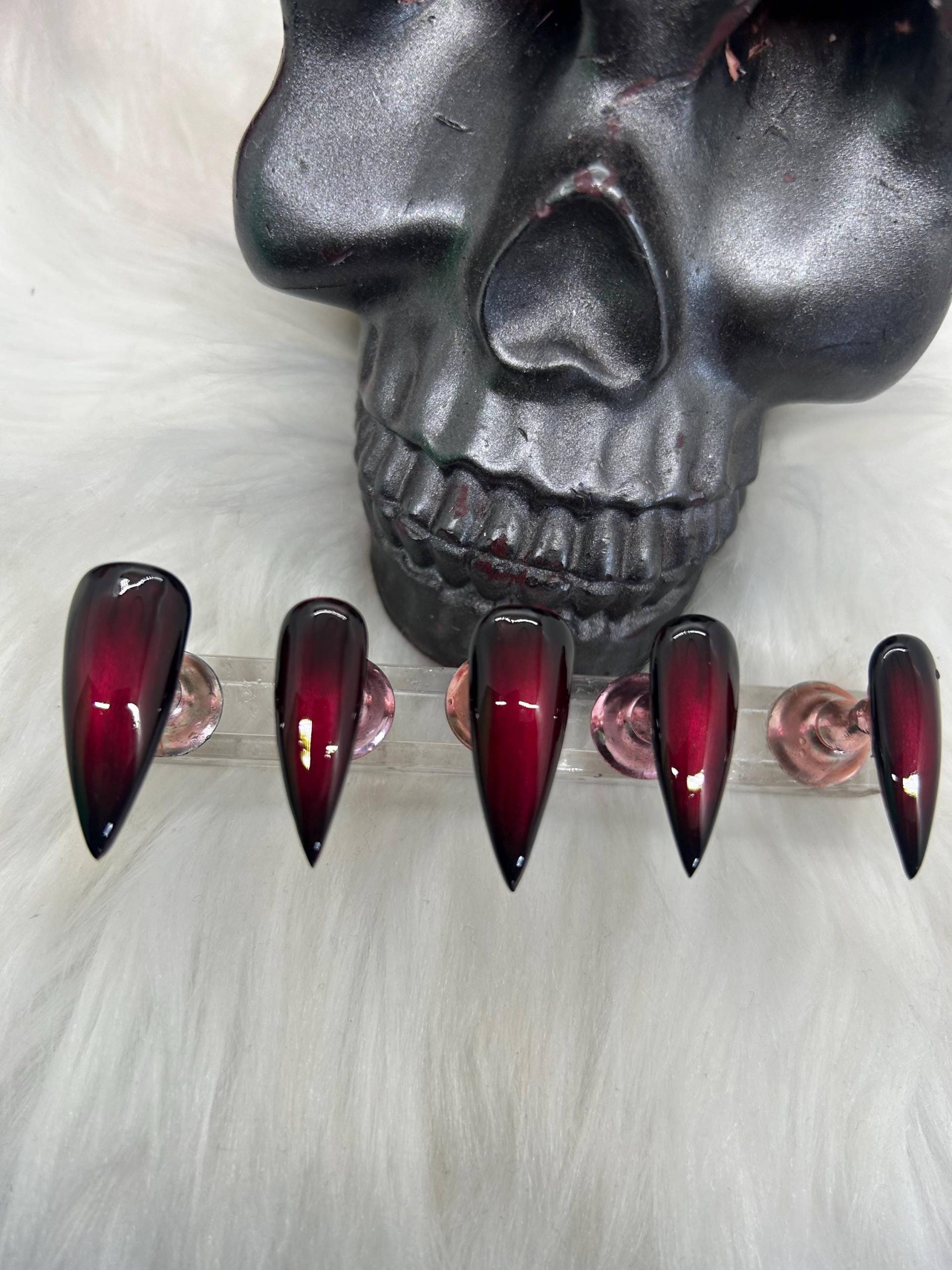 The Vampiress-Glossy Metallic Tiefrote Und Schwarze Vampire Gelnägel Dirty Ombré Effekt/Witchy Nails/Goth Nails/Vampir Goth Nägel von Etsy - VampiressGlamourCo