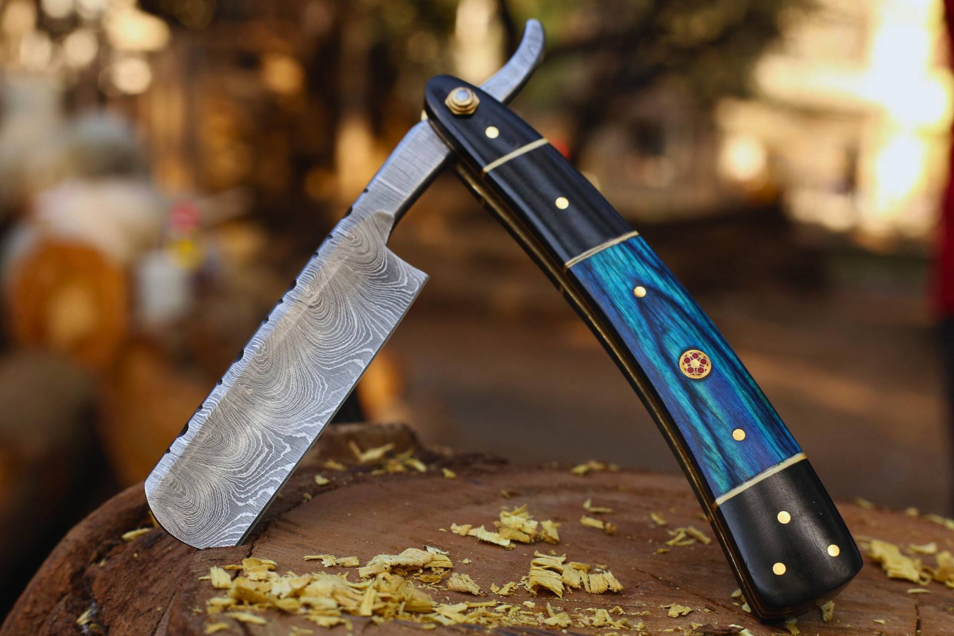 Handcrafted Damascus Steel Barber Razor With Blue Wood & Black Buffalo Horn Handle, Mosaic Pin, Professional Grooming Gift Handcrafted Damascus Steel Barber Razor With Blue Wood & Black Buffalo Horn Handle, Mosaic Pin, Professional Grooming Gift von Etsy - VelmoraBlades