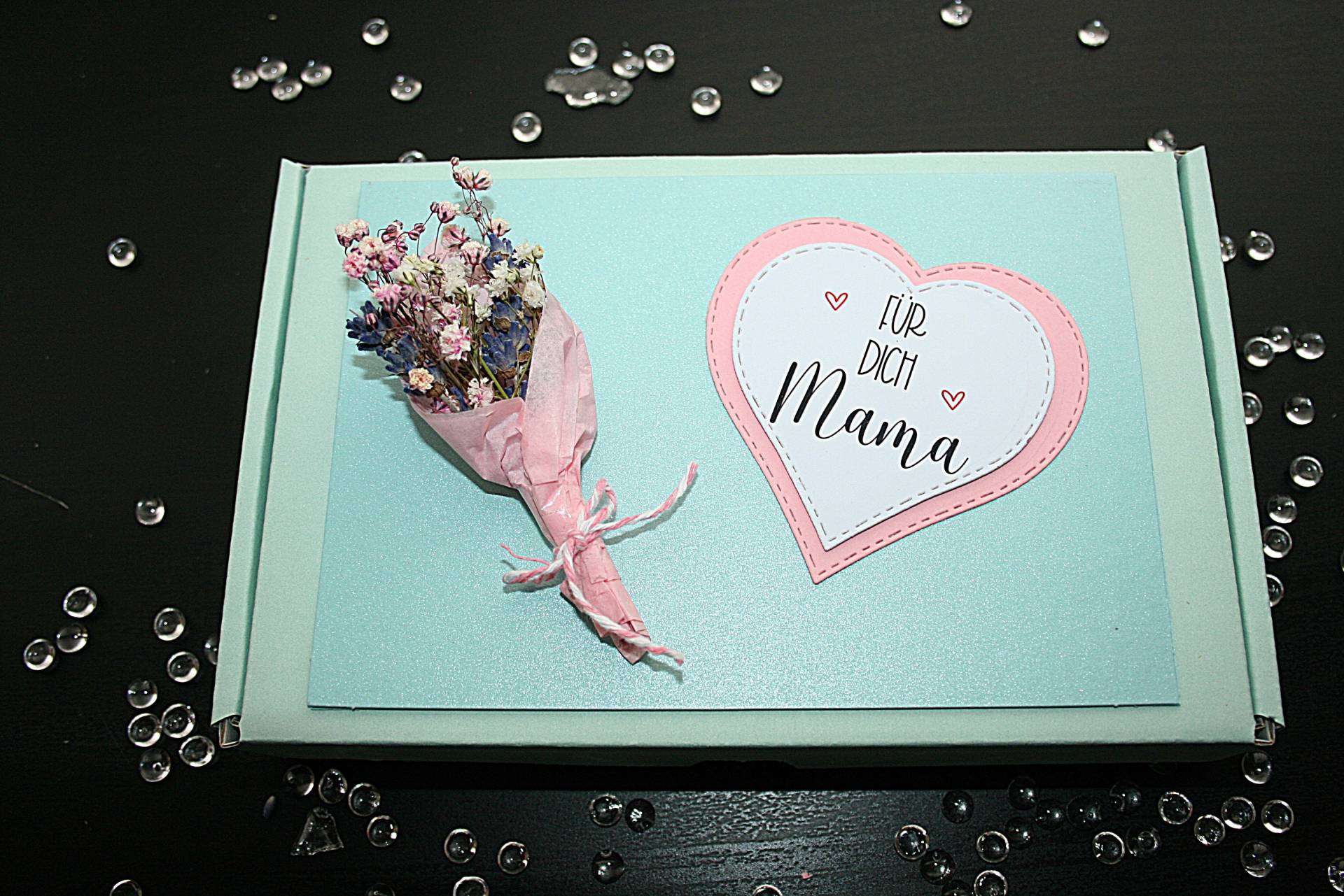Wellness-Box, Muttertag, Geburtstag, Selbstgemacht, Freundin, Geschenk, Auszeit, Entspannung, Schoki, Kosmetik, Verwöhnbox Wellness-Box, Muttertag, Geburtstag, Selbstgemacht, Freundin, Geschenk, Auszeit, Entspannung, Schoki, Kosmetik, Verwöhnbox von Etsy - VerpackungsART
