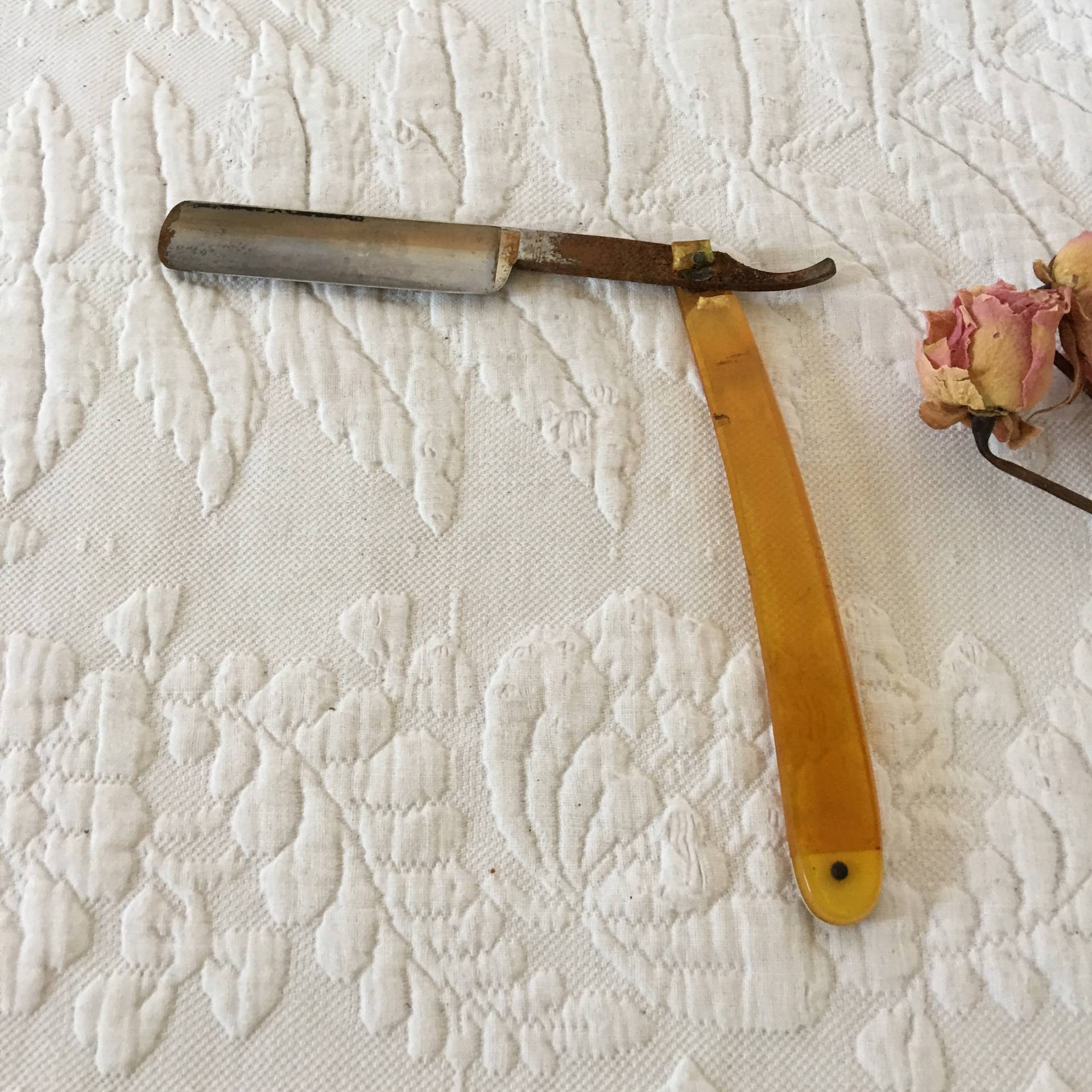Antikes Durchsichtiges Zelluloid Rasiermesser. Sammlerstück von Etsy - VeryVictorianStudio