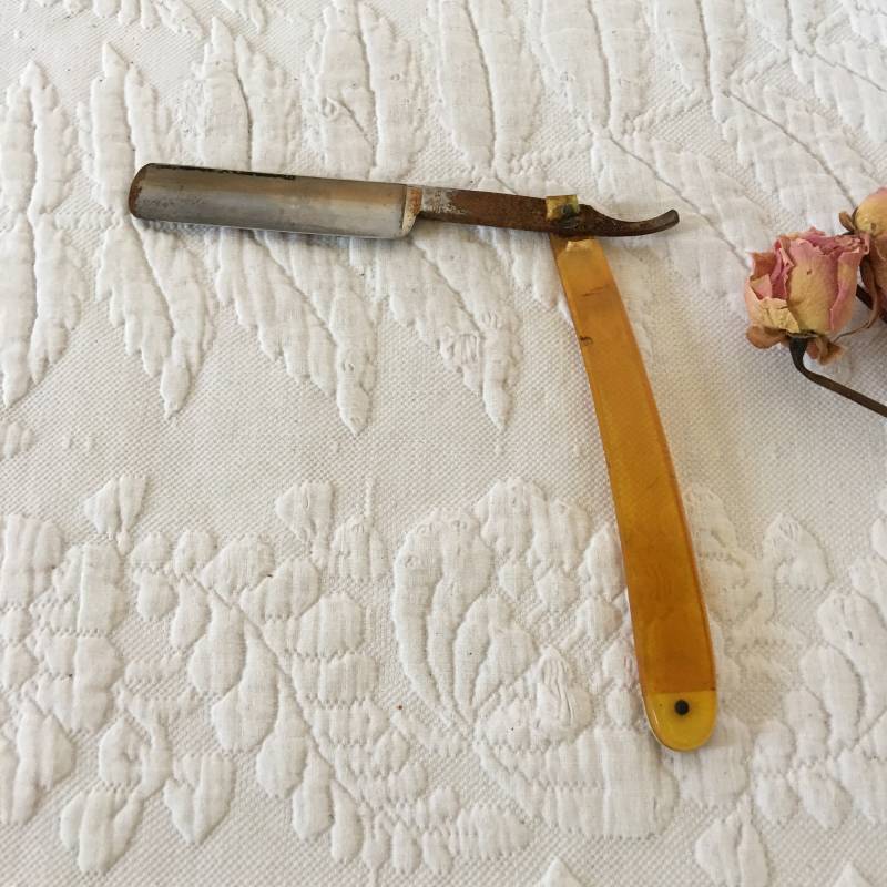 Antikes Durchsichtiges Zelluloid Rasiermesser. Sammlerstück von Etsy - VeryVictorianStudio