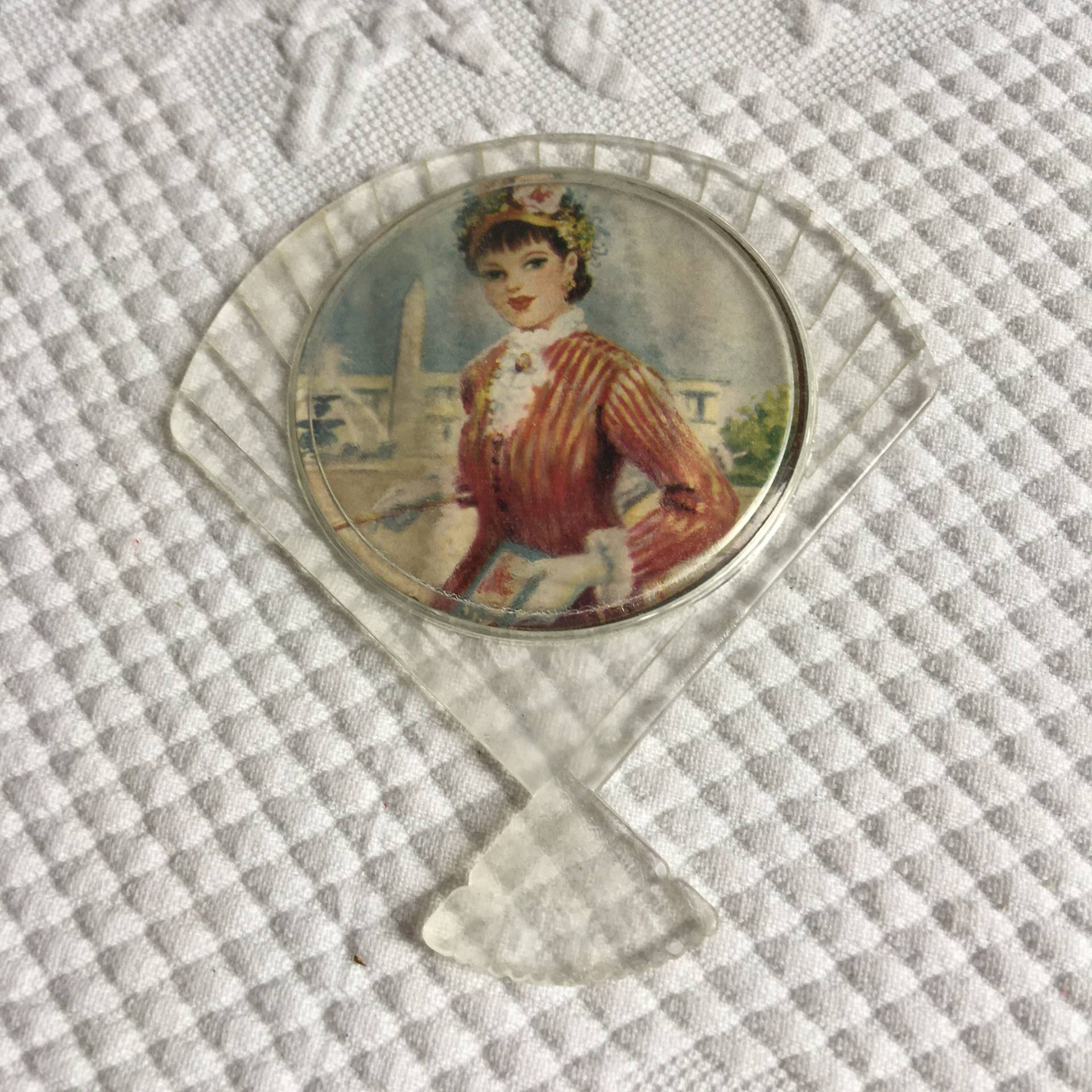 Vintage 1940Er Taschenspiegel. Fächerförmiger Taschenspiegel Aus Kunststoff Mit Dame Und Hut Auf Der Rückseite. Wählen Sie Lady Bild Vintage 1940Er Taschenspiegel. Fächerförmiger Taschenspiegel Aus Kunststoff Mit Dame Und Hut Auf Der Rückseite. Wählen Sie Lady Bild von Etsy - VeryVictorianStudio
