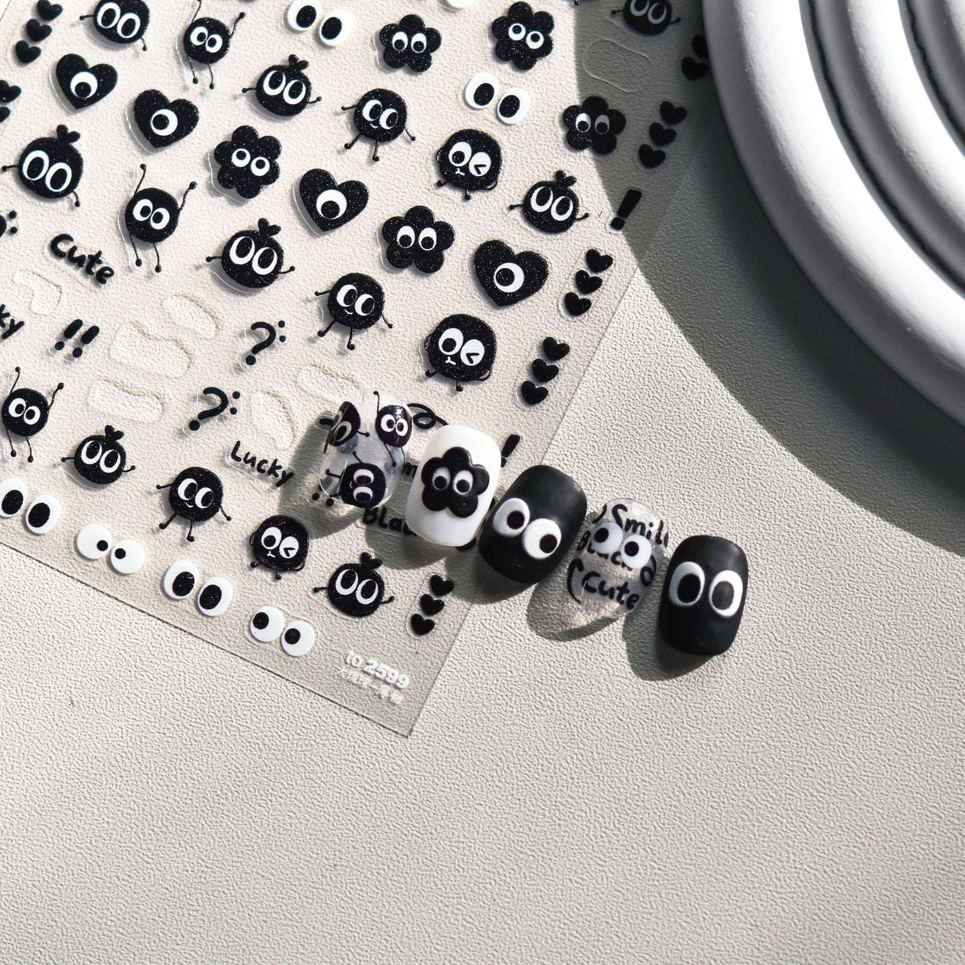 Süße Schwarze Figur Große Augen - Nagelsticker Selbstklebend Süße Schwarze Figur Große Augen - Nagelsticker Selbstklebend von Etsy - ViciNails