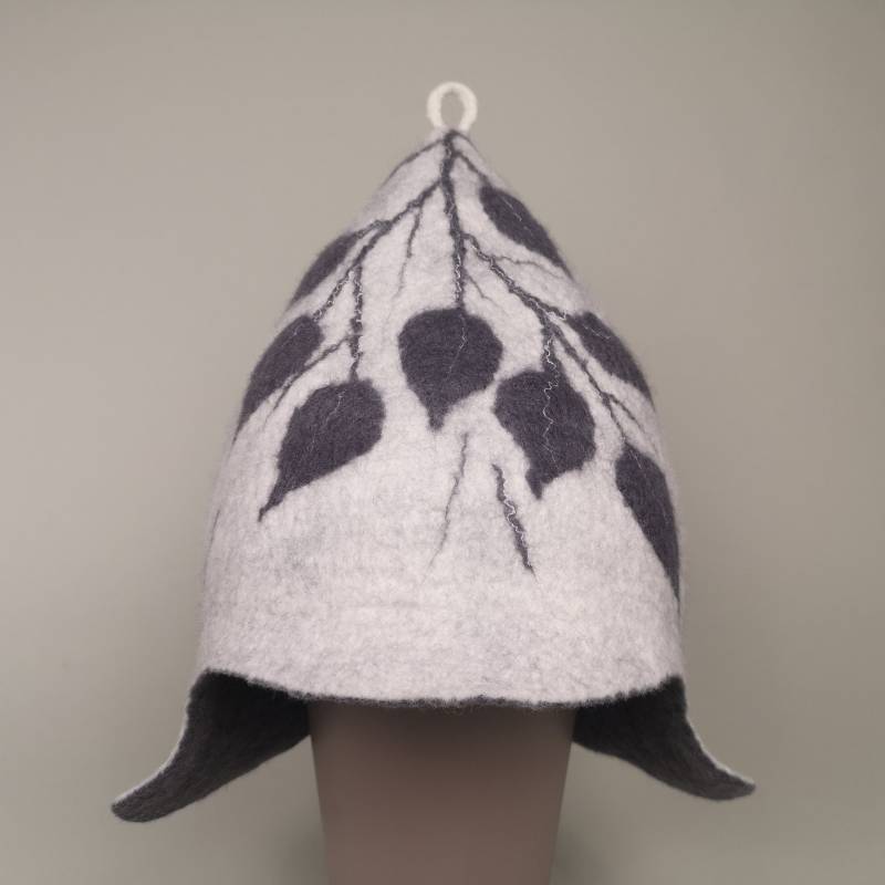 Handgefertigte Sauna-Hut Aus Wolle Mit Grau-Weiß Gefilzte Blätter Design Handgefertigte Sauna-Hut Aus Wolle Mit Grau-Weiß Gefilzte Blätter Design von Etsy - VilmaFelting
