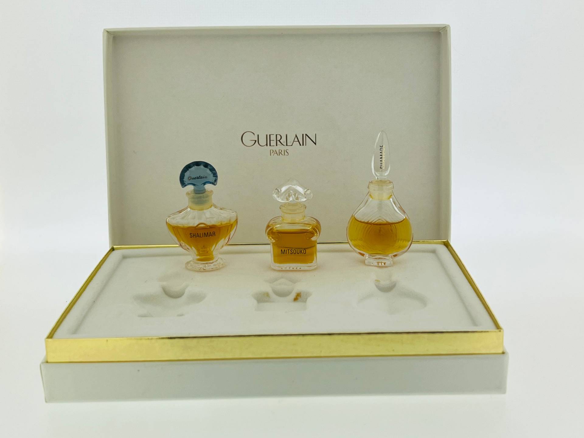 Vintage 3 Miniaturen Set, Cofret, Guerlain, Mitsouko, Shalimar, Chamade, 3x2 Ml Vintage 3 Miniaturen Set, Cofret, Guerlain, Mitsouko, Shalimar, Chamade, 3x2 Ml von Etsy - VintagGlamour