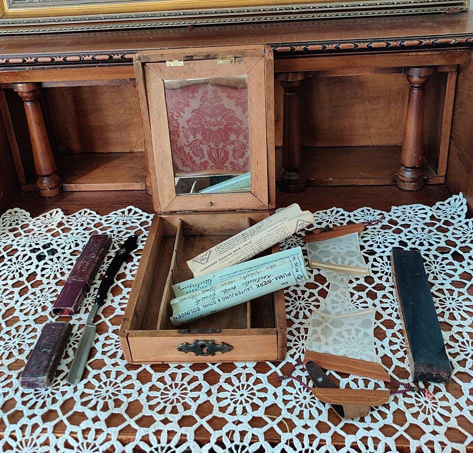 Rar Antiker Rasierspiegel Mit Zubehör, Rasier Kästchen, Rasierset, Rasiermesser Puma Etui, Bartbinde, Streichriemen, Rasieranweisungen von Etsy - VintageBuedchen