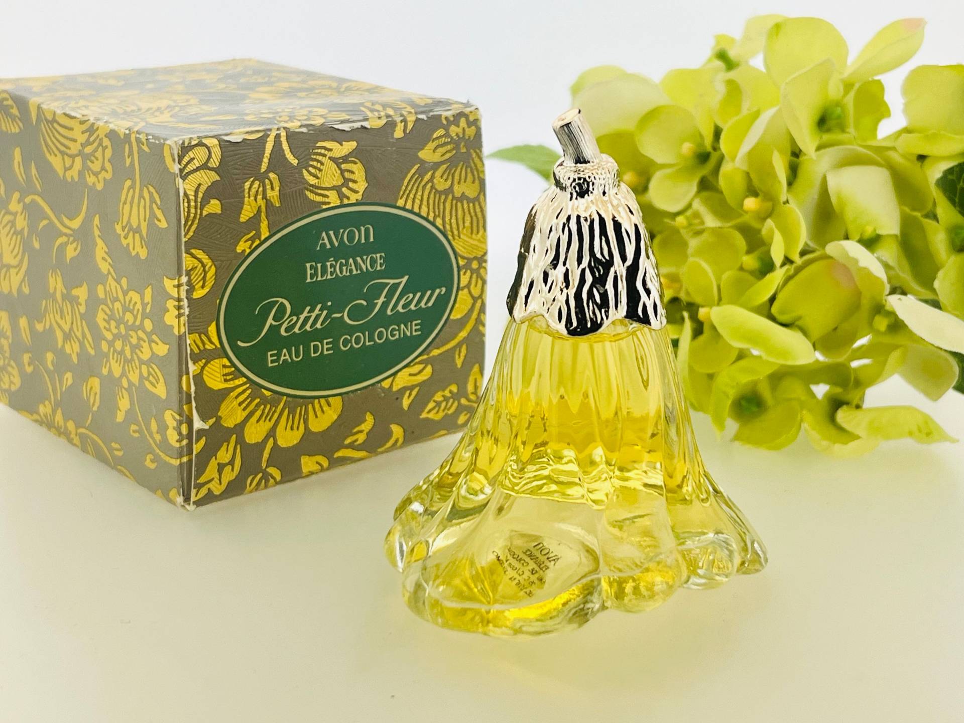 Vintage Elégance Petti-Fleur Von Avon | Eau De Cologne | 1969 30 Ml von Etsy - VintagePerfumeShop