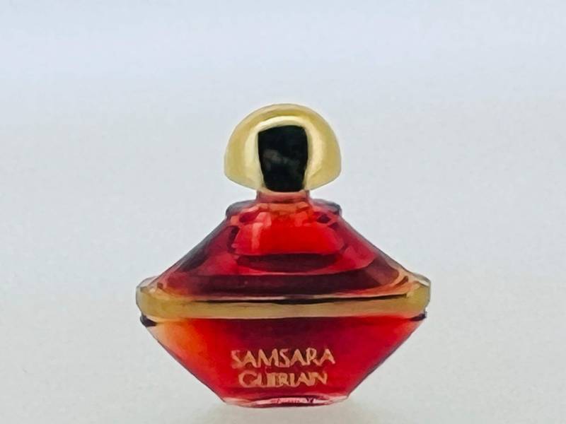 Vintage Miniatur Parfum Samsara Guerlain 1991 Parfum 2 Ml Vintage Miniatur Parfum Samsara Guerlain 1991 Parfum 2 Ml von Etsy - VintagePerfumeShop