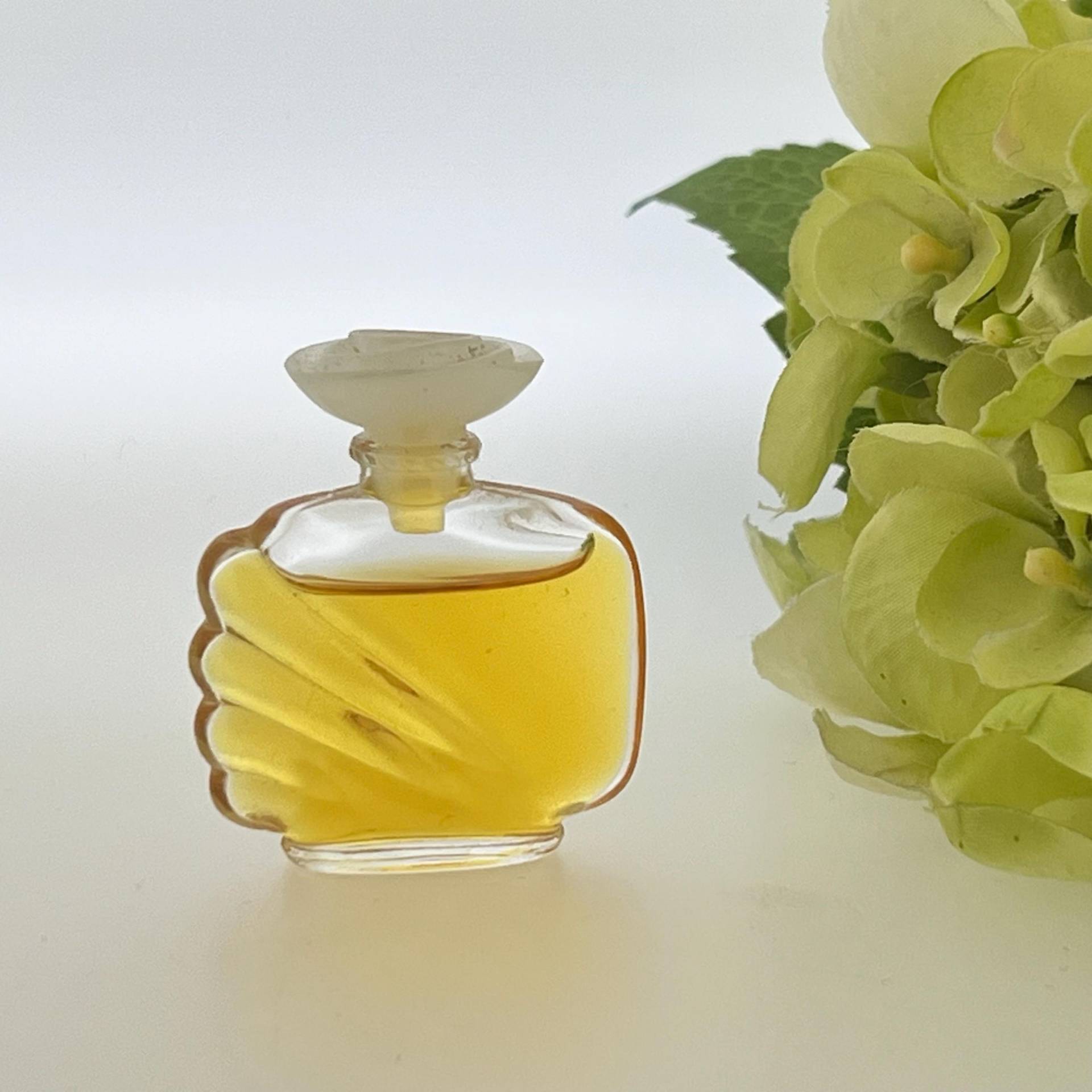 Vintage Schöner Estēe Lauder 1985 Туареtasseuttasse Tasse Tassel 5 Ml von Etsy - VintagePerfumeShop
