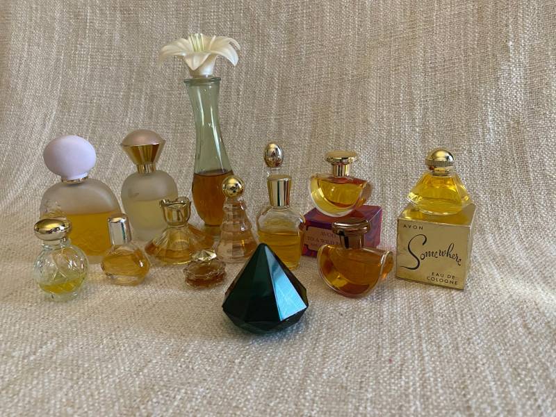 Vintage Avon Perfume Bottles Set | 14 Pcs - Set-17 Empty & Partially Used Collectible Glass Retro Vanity Decor von Etsy - VintageStyleShopDE