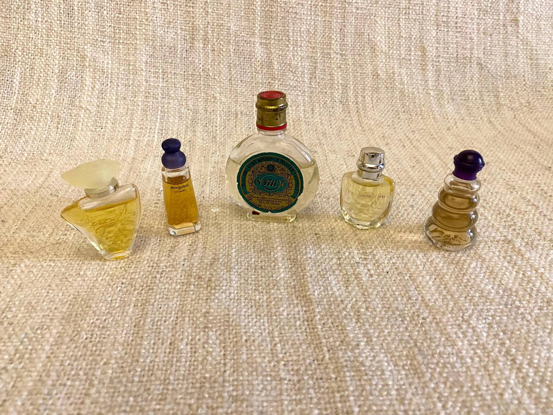 Perfume Bottle Set - 48 Empty Bottles Priscilla Presley, Luciano Pavarotti, 4711 Eau De Cologne, Brooksfield, & Other Perfumes Perfume Bottle Set - 48 Empty Bottles Priscilla Presley, Luciano Pavarotti, 4711 Eau De Cologne, Brooksfield, & Other Perfumes von Etsy - VintageStyleShopDE