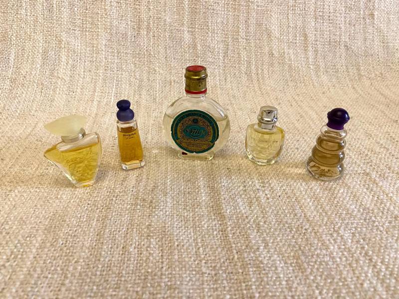 Perfume Bottle Set - 48 Empty Bottles Priscilla Presley, Luciano Pavarotti, 4711 Eau De Cologne, Brooksfield, & Other Perfumes von Etsy - VintageStyleShopDE