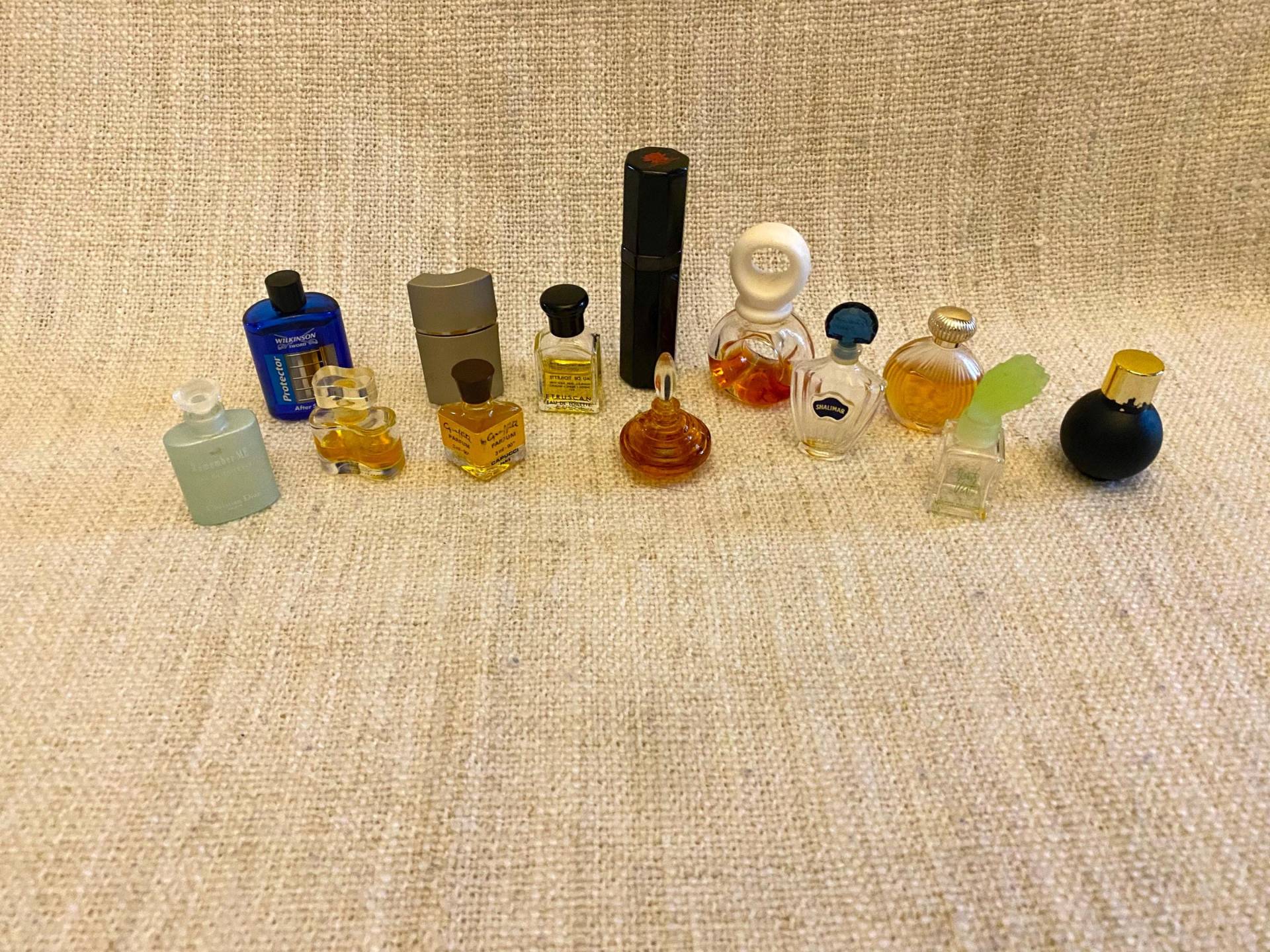 Perfume Bottles Set-42 Empty Bottles Shalimar, Christian Dior, Balmain, & Other Perfumes Perfume Bottles Set-42 Empty Bottles Shalimar, Christian Dior, Balmain, & Other Perfumes von Etsy - VintageStyleShopDE