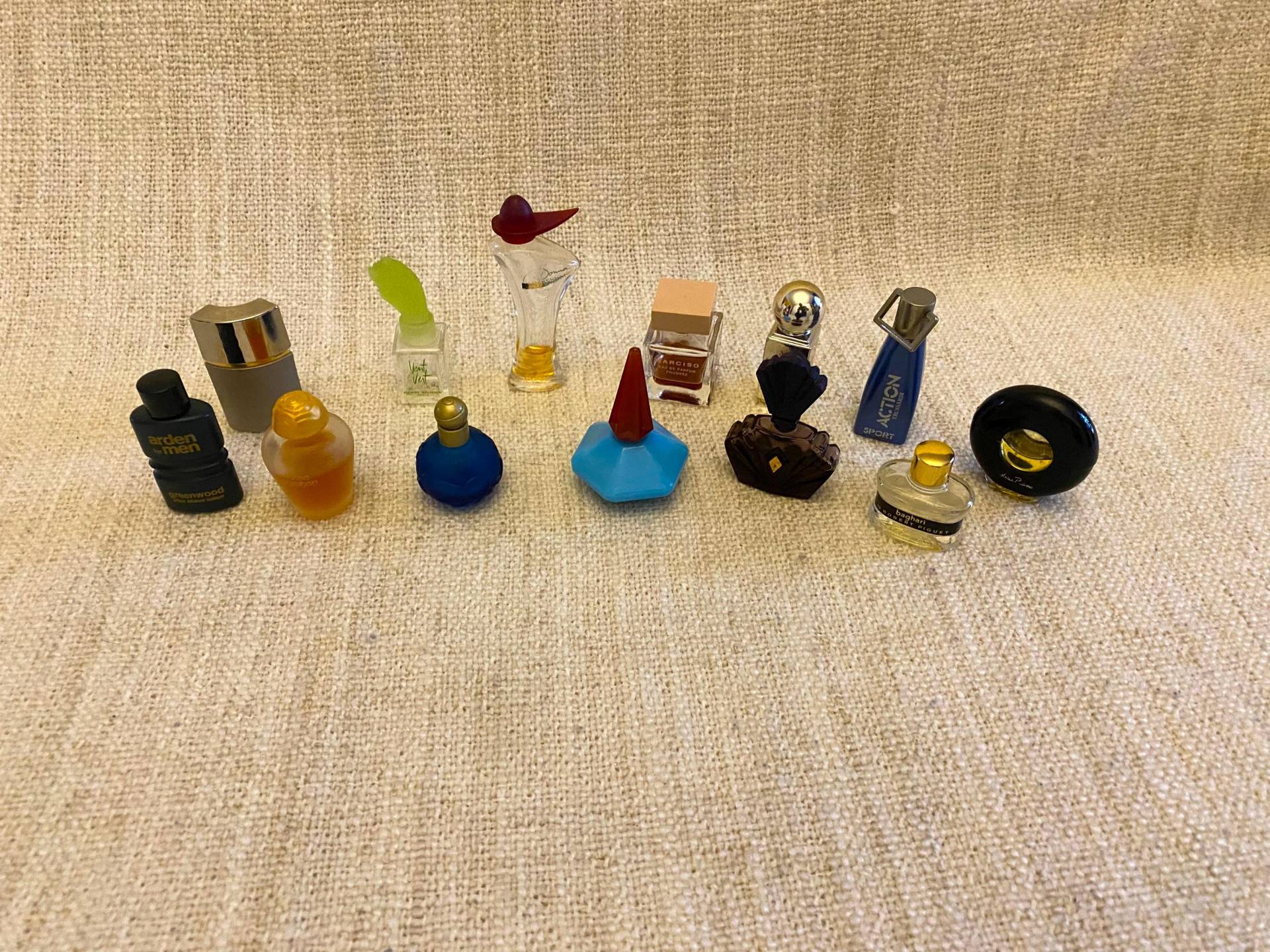 Perfume Bottles Set-43 Empty Bottles Baghari, Ispahan, Balmain, Greenwood & Other Perfumes Perfume Bottles Set-43 Empty Bottles Baghari, Ispahan, Balmain, Greenwood & Other Perfumes von Etsy - VintageStyleShopDE