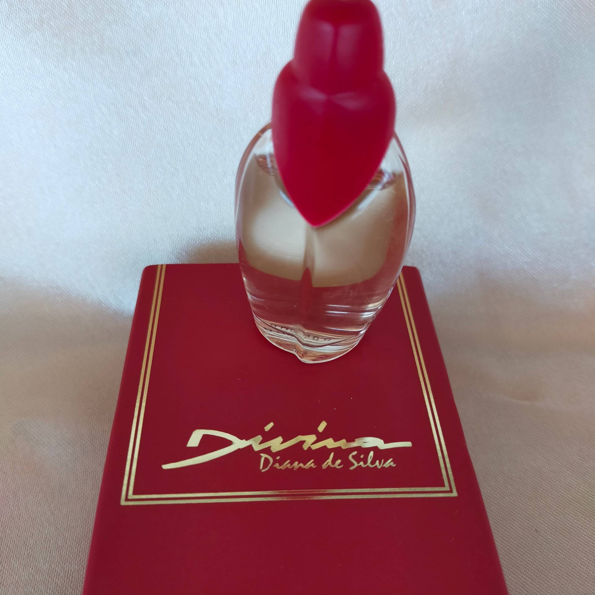 Divina Von Diana De Silva Vintage Miniatur Parfüm Seltenes Sammlerstück Mignon Mit Box Divina Von Diana De Silva Vintage Miniatur Parfüm Seltenes Sammlerstück Mignon Mit Box von Etsy - Vintagepremiumitaly