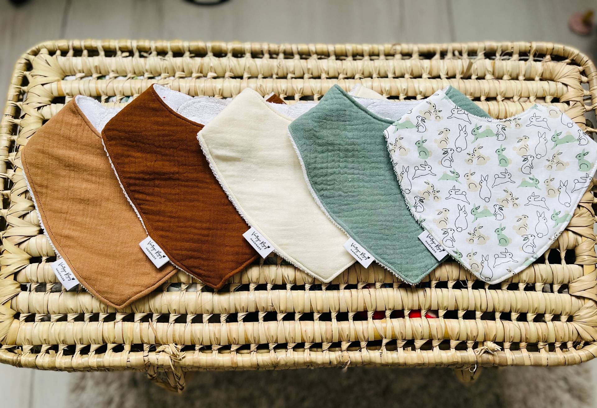 Baby-Bandana-Lätzchen von Etsy - Vintagerosesbaby