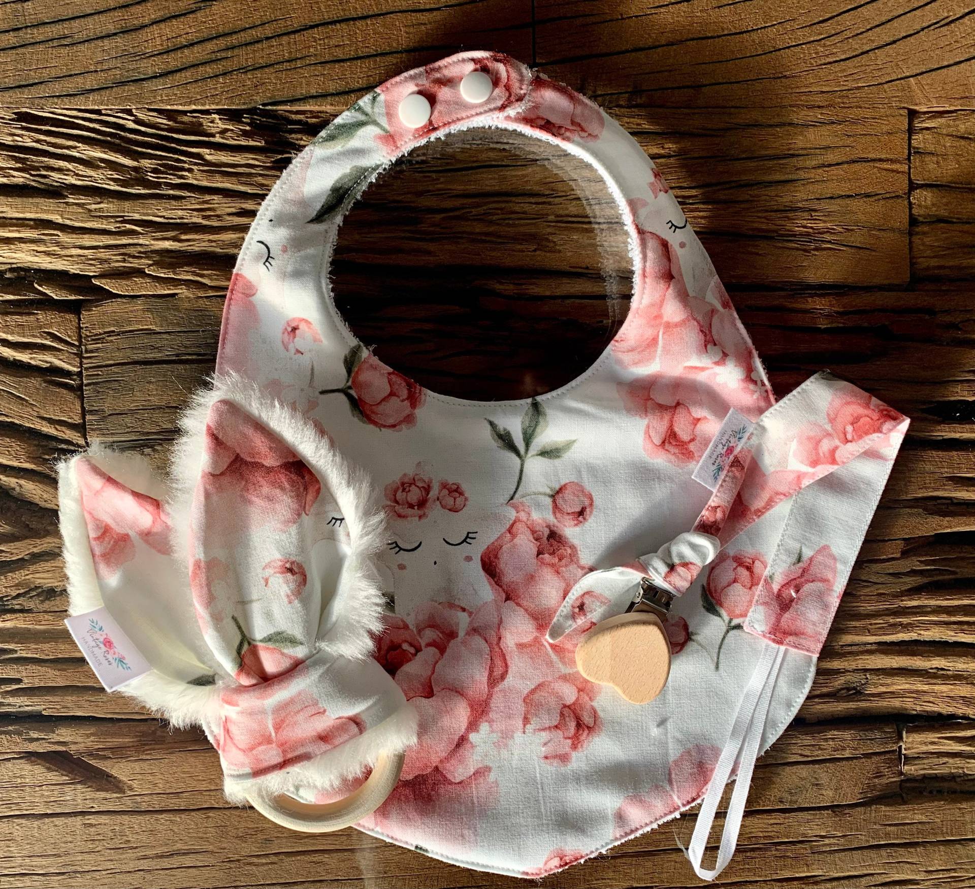 Geschenkset Zur Geburt Eines Babys | Lätzchen, Schnullerclip Und Beißring von Etsy - Vintagerosesbaby