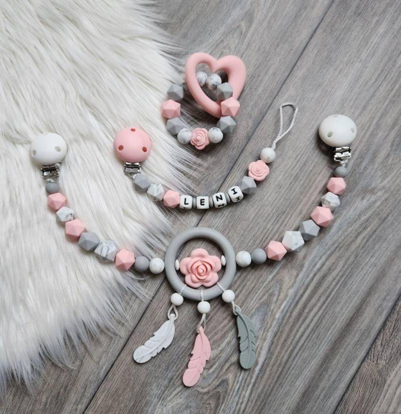 Schnullerkette Mit Namen Mädchen Kinderwagenkette Schnullerkette Mit Namen Mädchen Kinderwagenkette von Etsy - VmshopLaden