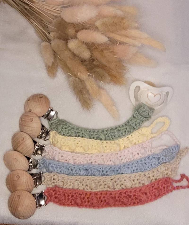 Gehäkelte Schnullerkette Mit Holzclip - Schnullerhalter Baby, Schnullerband, Babaygeschenk Handmade, Geschenk Zur Geburt, Taufgeschenk von Etsy - VonFranziFuerDich