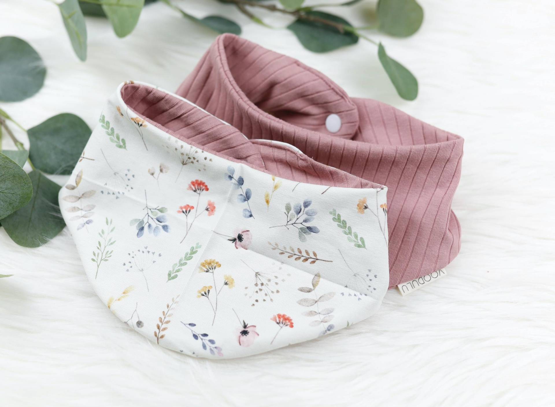 Voodulu® - Halstuch Wendehalstuch Dreieckstuch 0-18 Monate Personalisiert Mauve Blumen Babytuch Druckknopf von Etsy - Voodulu