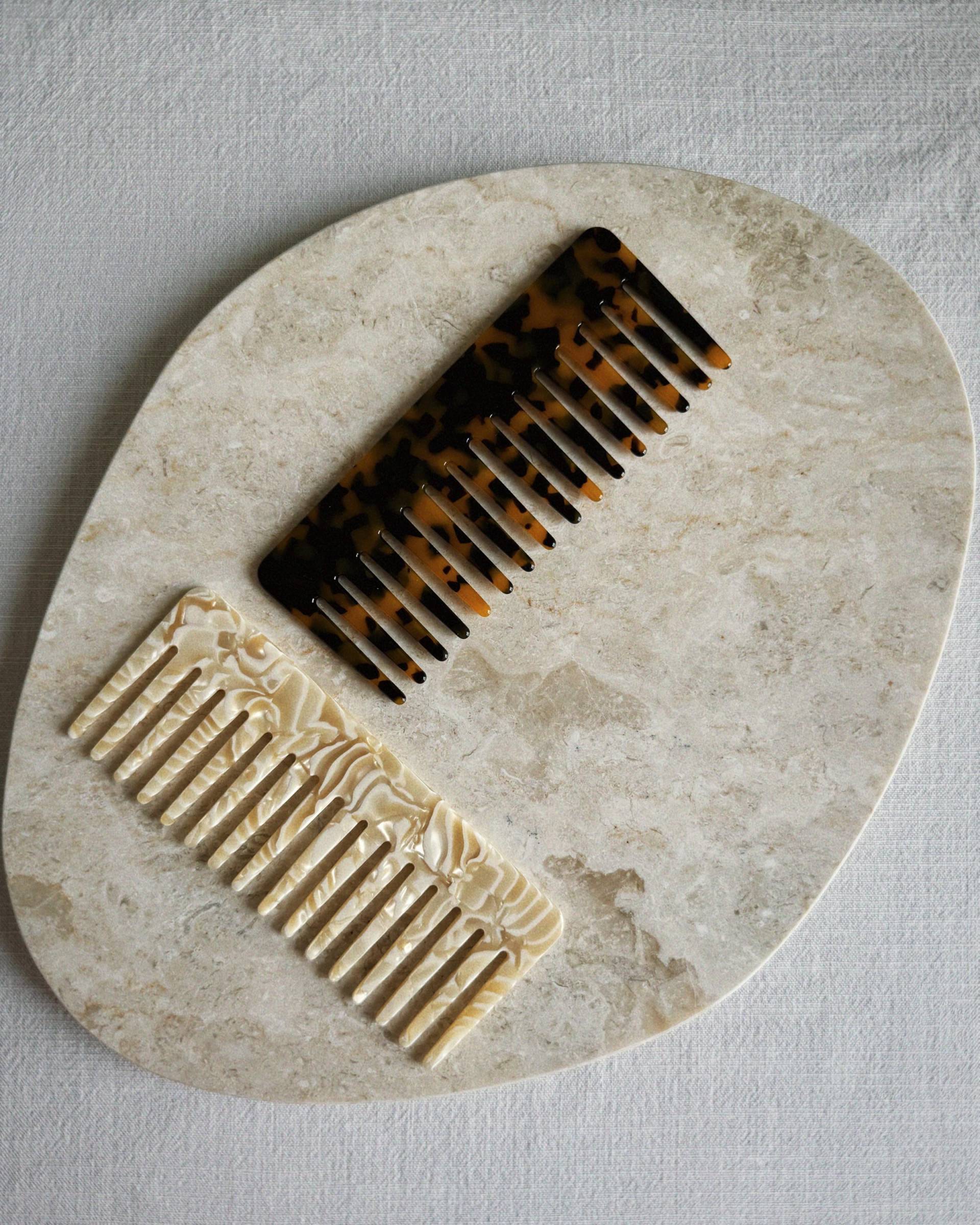 Großer Marmor Tortoise Haarkamm - Langer Breitzahnkamm Für Alle Haartypen, Braun & Beige, Unisex Geschenkidee Großer Marmor Tortoise Haarkamm - Langer Breitzahnkamm Für Alle Haartypen, Braun & Beige, Unisex Geschenkidee von Etsy - VoyageVoyageStudio