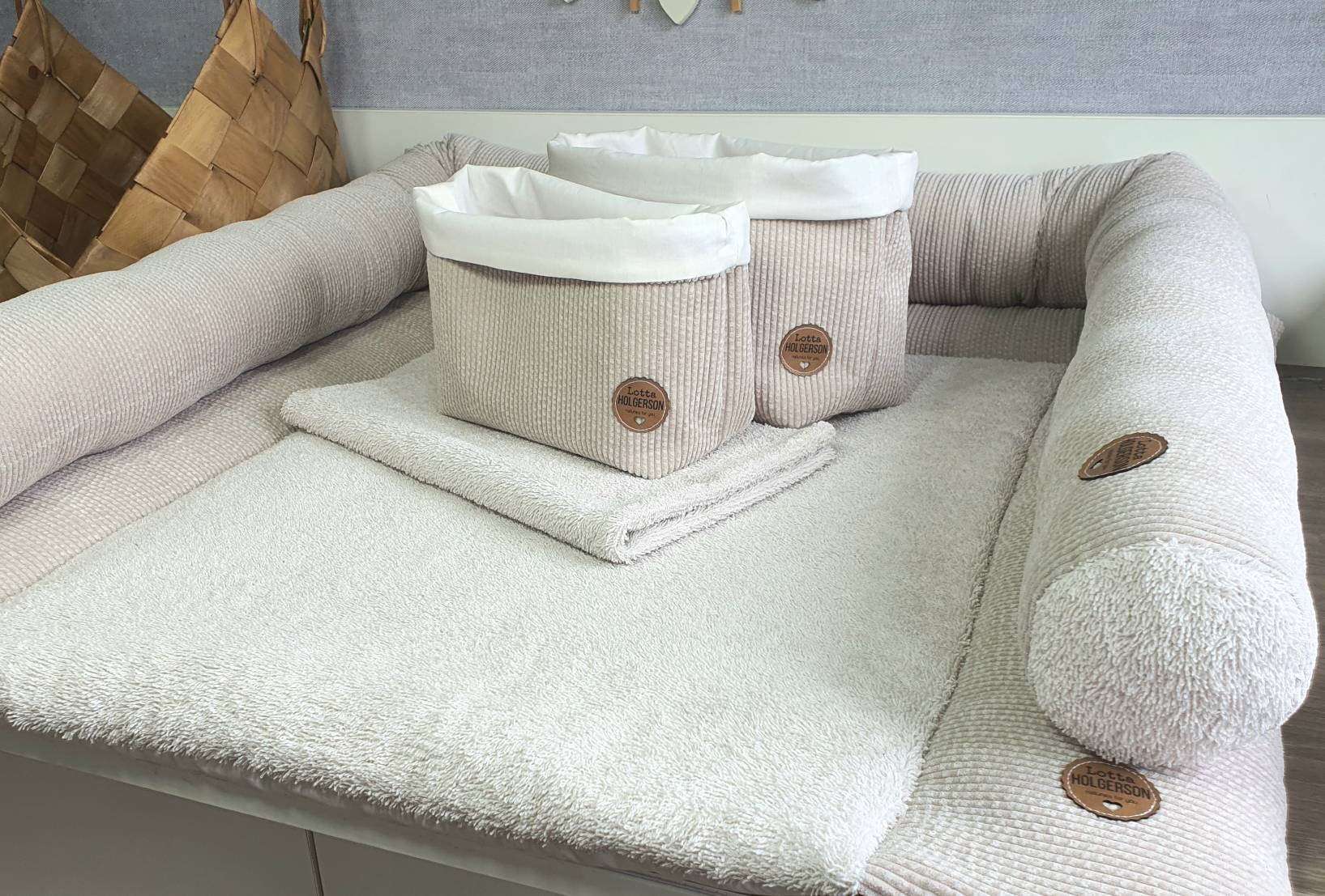 Set Cord-Wickelauflage Inkl. Wickeltischrolle, Wasserdichter Wickelunterlage, 2Er Utensilos - Cord Frottee Beige Set Cord-Wickelauflage Inkl. Wickeltischrolle, Wasserdichter Wickelunterlage, 2Er Utensilos - Cord Frottee Beige von Etsy - WaffelLiebe