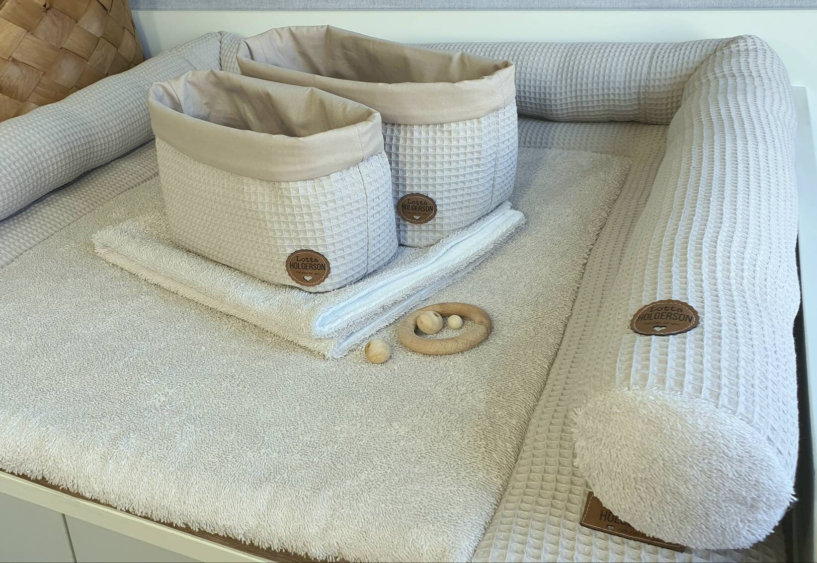Set Wickelauflage Inkl. Wickeltischrolle, Wasserdichter Wickelunterlage, 2Er Utensilos - Waffelpique Beige Frottee Set Wickelauflage Inkl. Wickeltischrolle, Wasserdichter Wickelunterlage, 2Er Utensilos - Waffelpique Beige Frottee von Etsy - WaffelLiebe