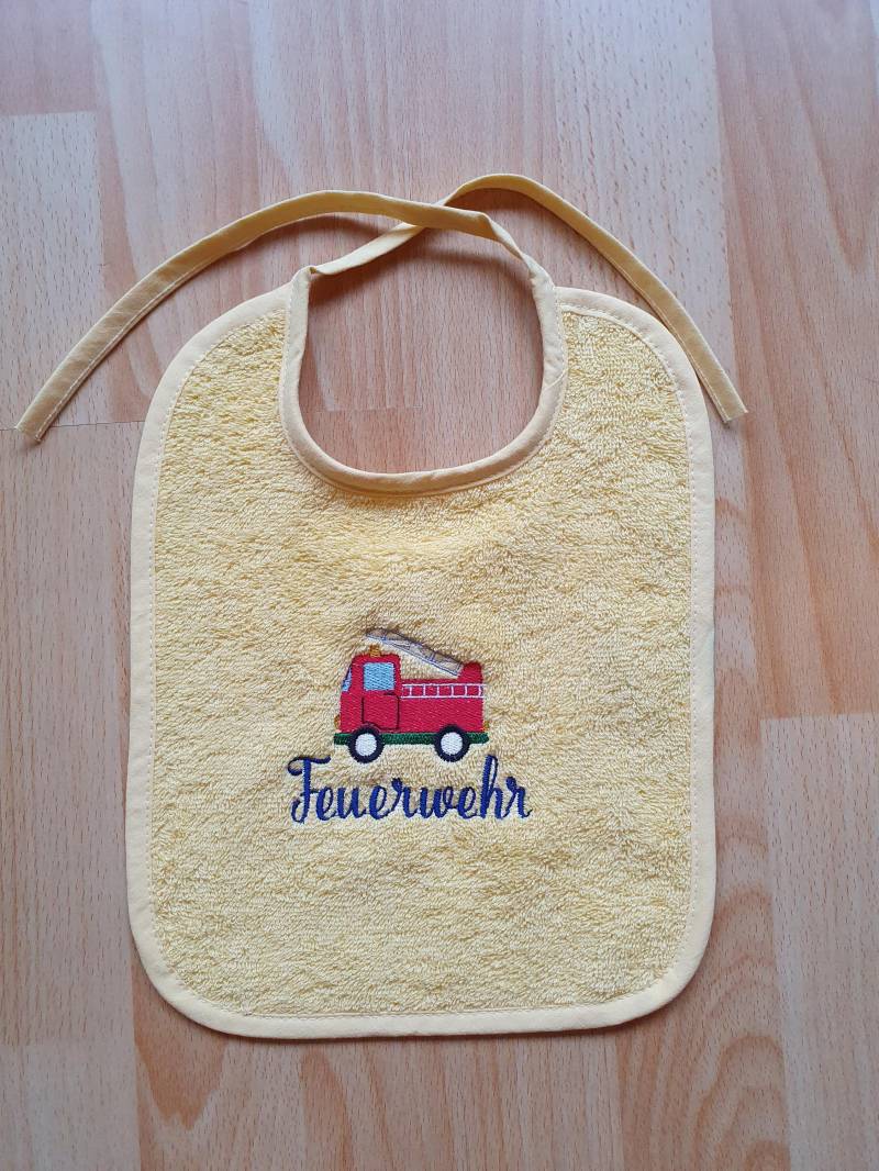 Lätzchen Mit Feuerwehrauto von Etsy - Waldstickerei