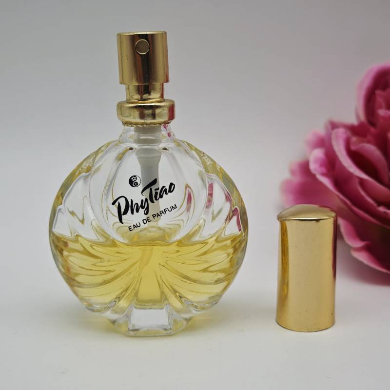 Vintage Parfumflakon Phytiao Eau De Parfum Glasflakon Mit Goldkappe Sammler Duftzerstäuber 9 cm Hoch Dekorativ Edp von Etsy - WeeNTAGE