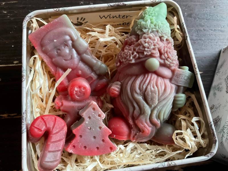 Geschenkset Seife Apfelzimt Wichtel in Metallbox Weihnachtsgeschenk Geschenkset Seife Apfelzimt Wichtel in Metallbox Weihnachtsgeschenk von Etsy - Welttante