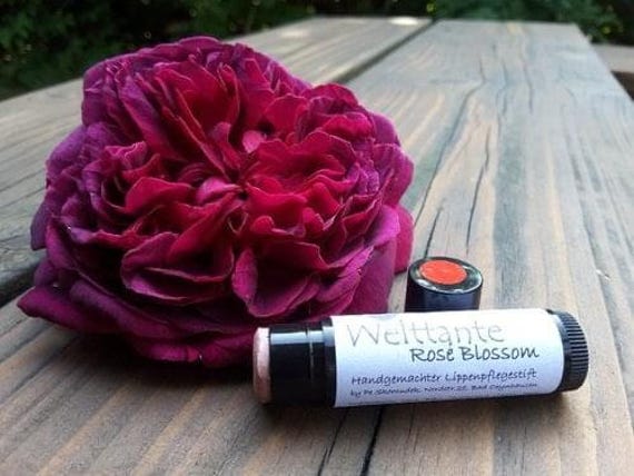 Lippenpflegestift Rose Blossom, Lippenpflege, Rose, Rosenduft, Lippenstift, Schimmer, Pflegestift, Fettstift, Bio, Natur Lippenpflegestift Rose Blossom, Lippenpflege, Rose, Rosenduft, Lippenstift, Schimmer, Pflegestift, Fettstift, Bio, Natur von Etsy - Welttante