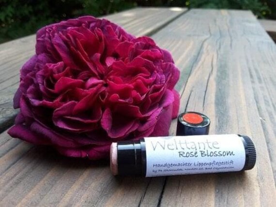 Lippenpflegestift Rose Blossom, Lippenpflege, Rose, Rosenduft, Lippenstift, Schimmer, Pflegestift, Fettstift, Bio, Natur Lippenpflegestift Rose Blossom, Lippenpflege, Rose, Rosenduft, Lippenstift, Schimmer, Pflegestift, Fettstift, Bio, Natur von Etsy - Welttante