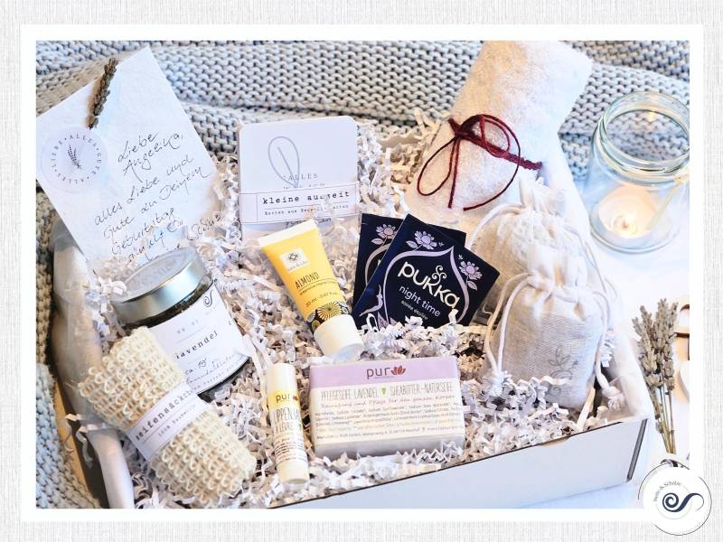 Wellness Geschenkbox - 10 Naturprodukte Im Geschenkset Für Frauen, Entspannung Geschenk, Kleine Auszeit Lavendel Wellness Geschenkbox - 10 Naturprodukte Im Geschenkset Für Frauen, Entspannung Geschenk, Kleine Auszeit Lavendel von Etsy - WerteUndSchaetze