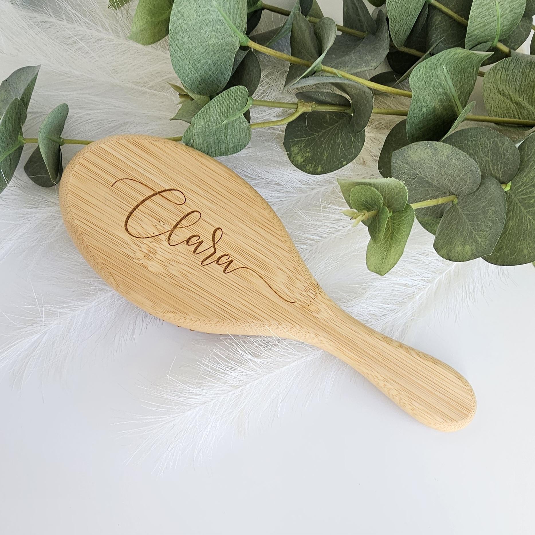 Umweltfreundliche Bambus-Haarbürste, Personalisiert Mit Ihrem Namen, Laser Graviert, Tänzerin Freundin Mutter, Teenager-Mädchen, Weihnachten von Etsy - WhisperedGifts