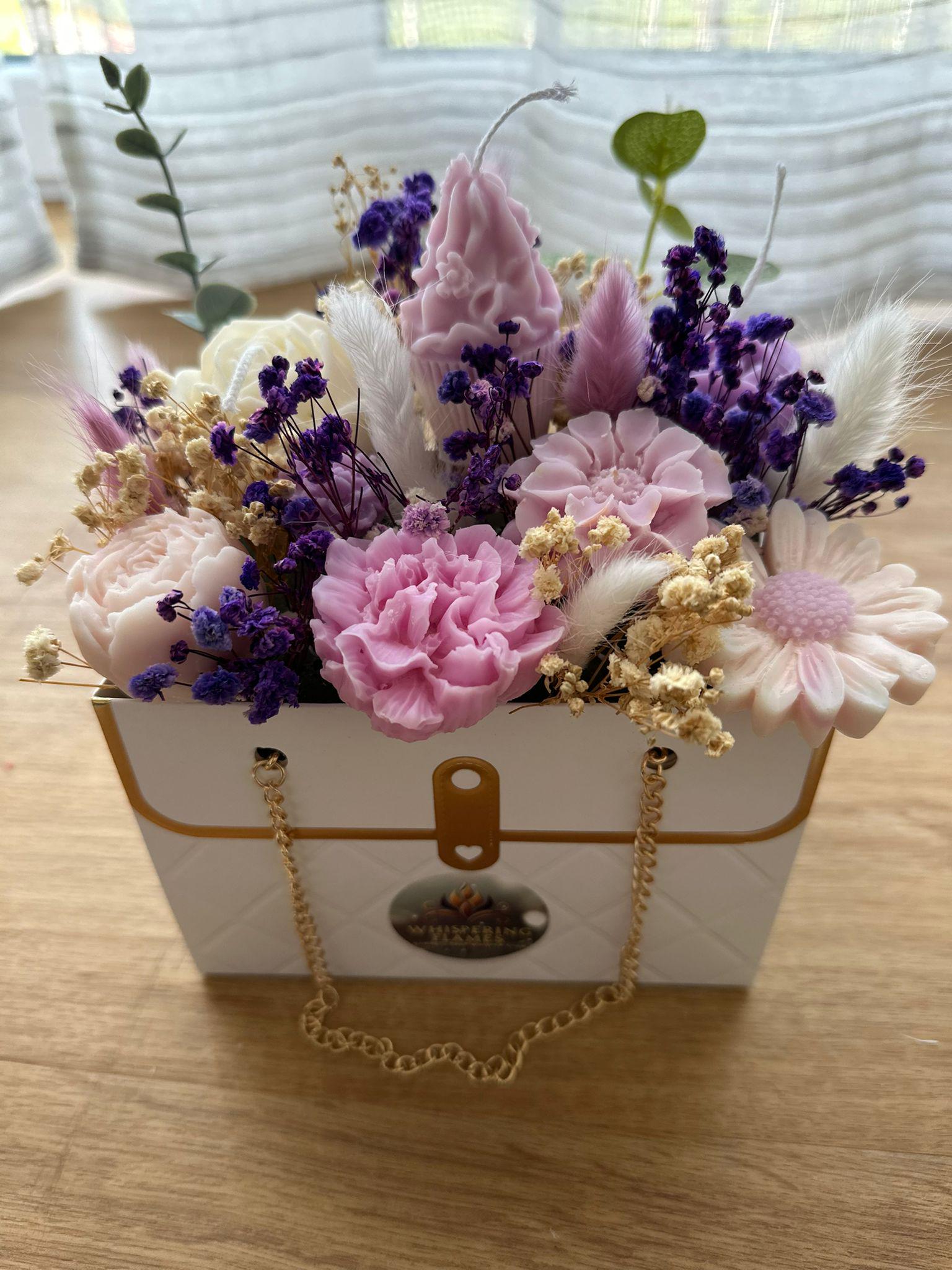 Blumige Duftkerzen-Box - Handgemacht Aus Sojawachs & Trockenblumen, Geschenkidee Für Besondere Anlässe von Etsy - WhisperingFlameStore