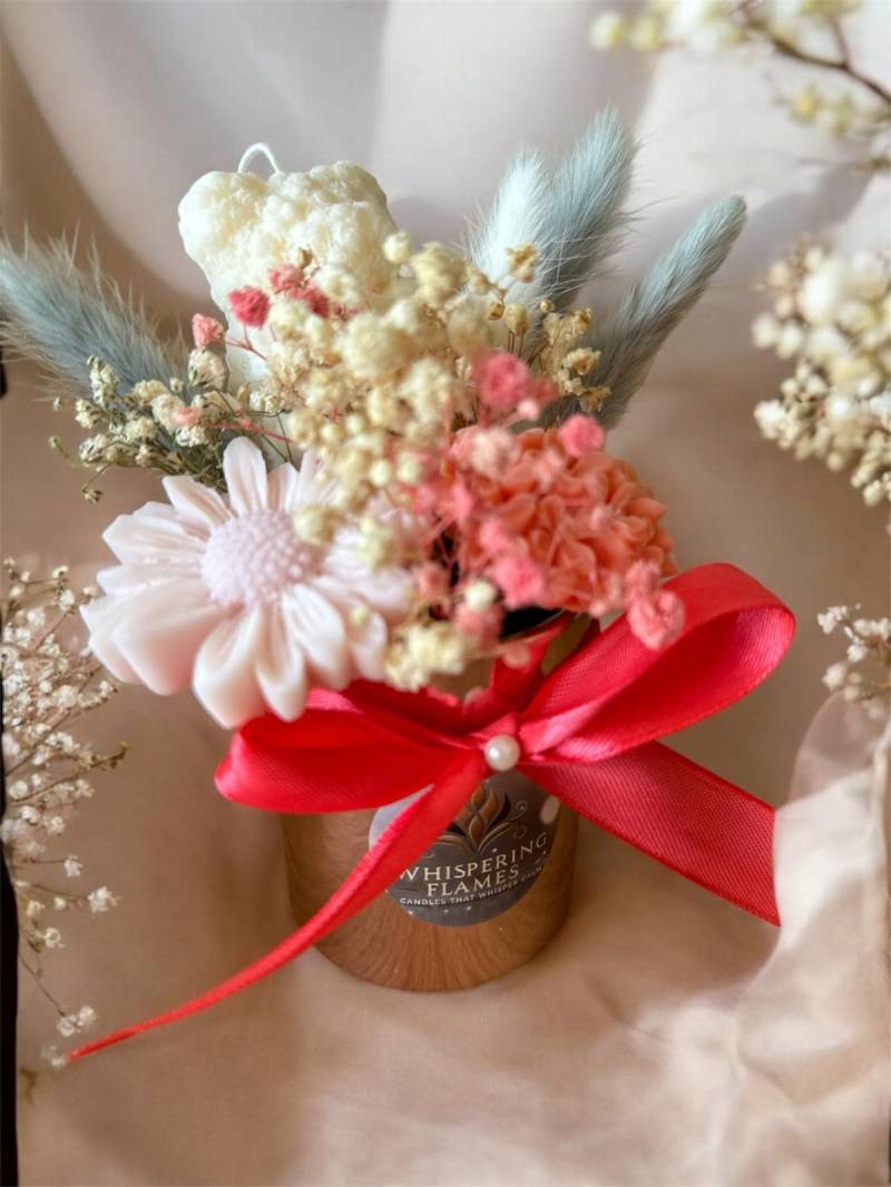 Handgemachte Blumendekor-Kerze - in Vielen Designs & Farben Erhältlich von Etsy - WhisperingFlameStore