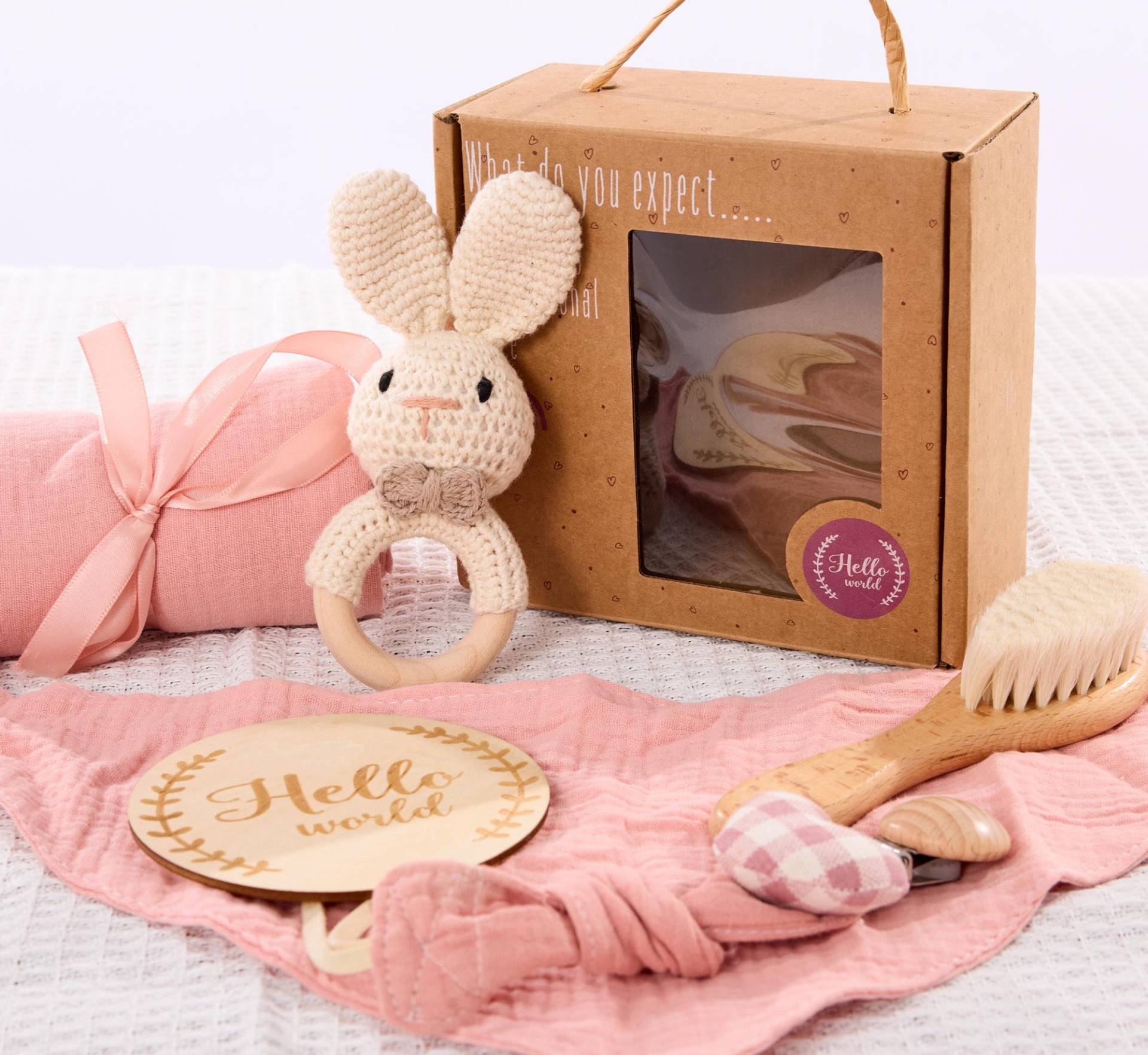 Neugeborenen Baby Geschenk-Set, Baby-Dusche-Geschenk, Tier Häkeln Rassel, Decke, Bürste, Schnuller-Clip, Korb, Geburtstagsgeschenk von Etsy - WhisperingWindsTea